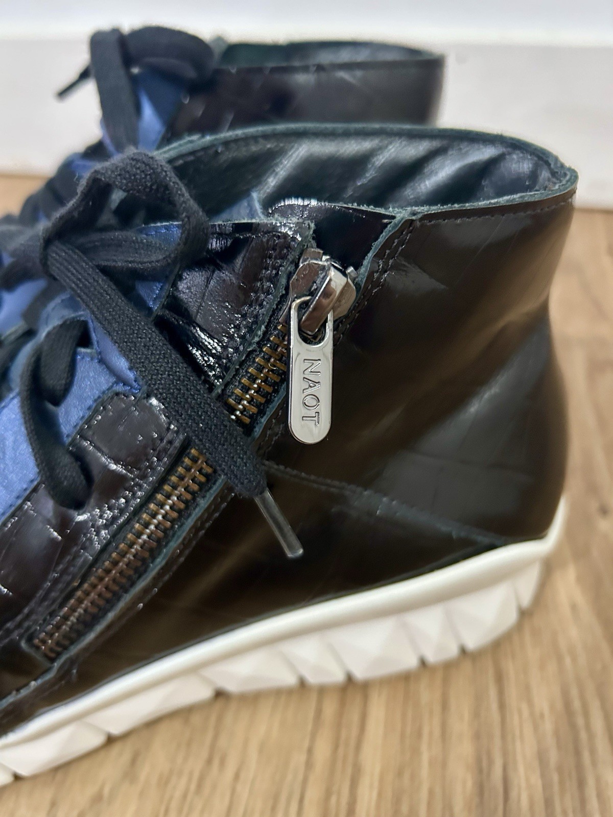 NAOT Footwear Women’s Polaris Sneaker Soft Ink Leather Navy Blue Zip Size 38 7