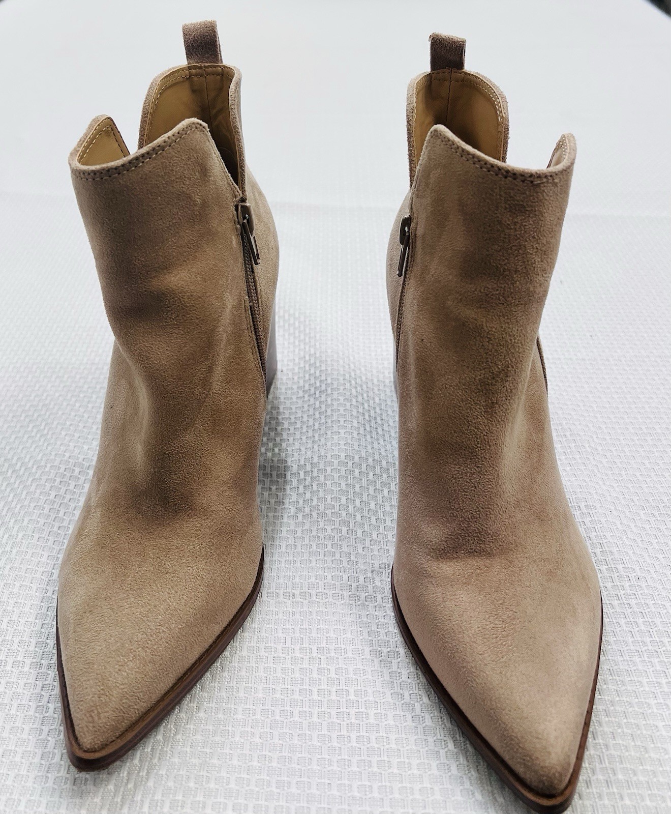 Nine West Women’s Size 7M Beige Faux Suede Pointed Toe Ankle Booties