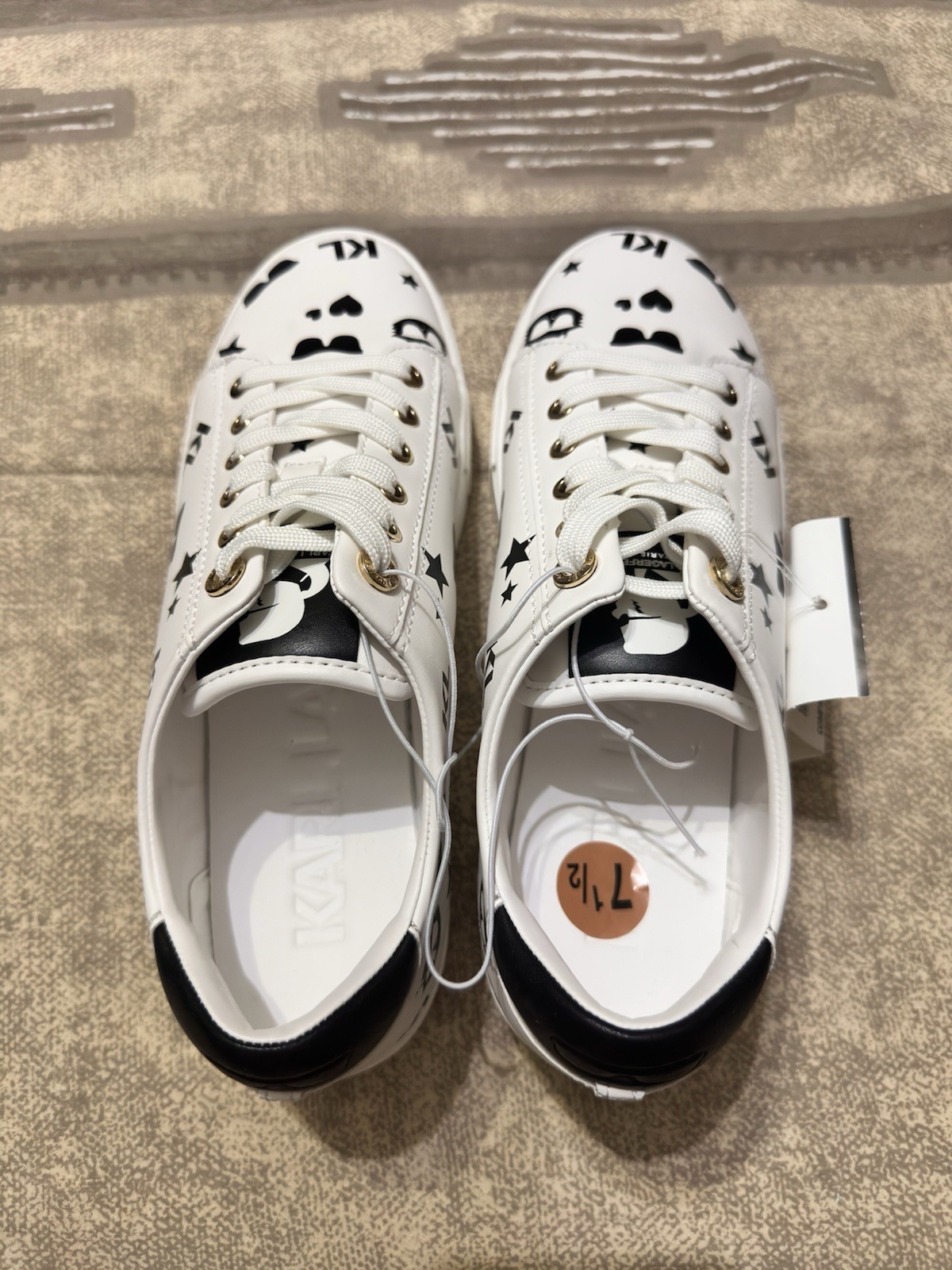 Karl Lagerfeld Cate Choupette Graphic Print Low Top Lace-Up Sneakers White/Black