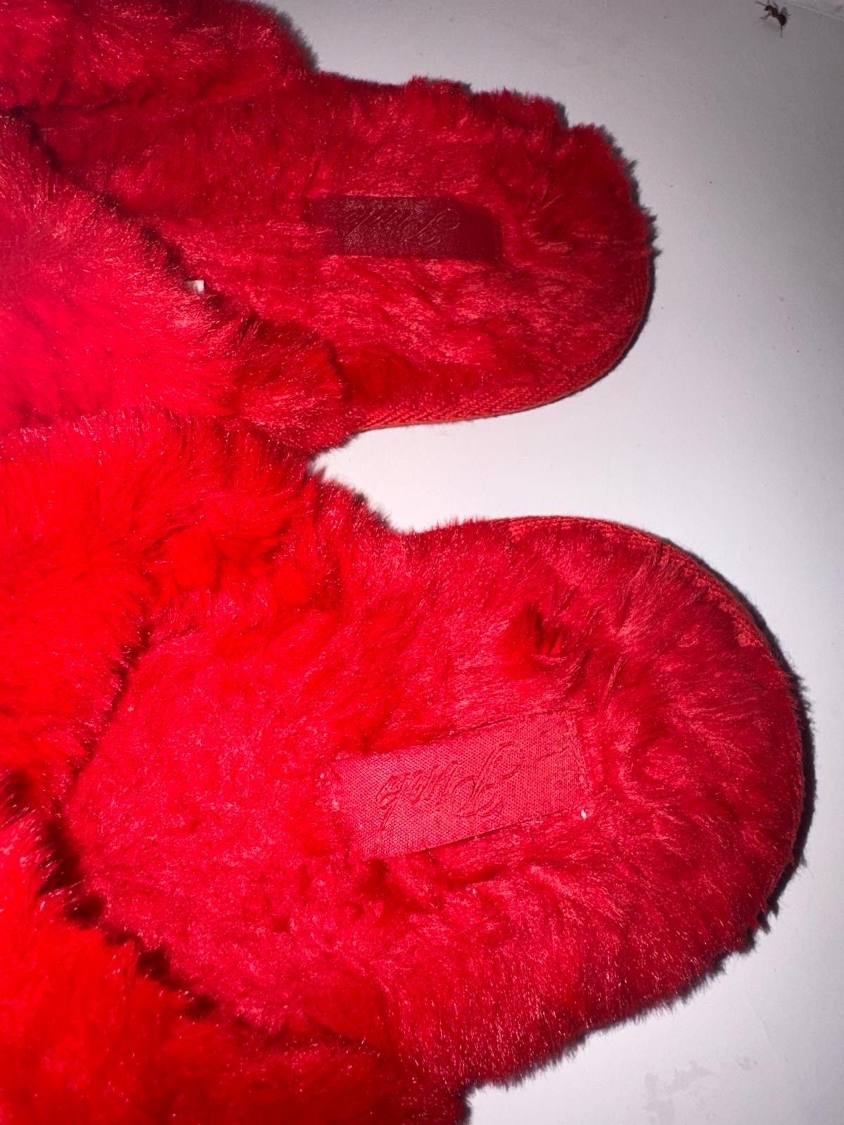 Victoria’s Secret Women’s Red Faux Fur Slip-On Slippers US 7-8 EU 38-39