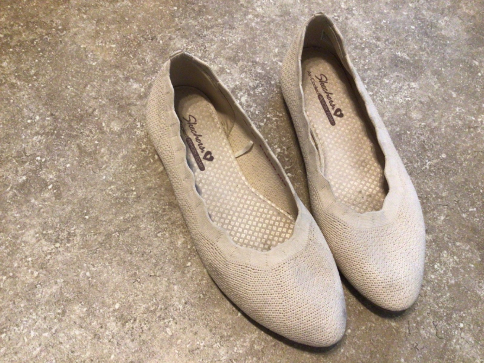 Skechers Women’s Woven Knit Flats stretch fit Air Cool Memory Natural color. 8.5