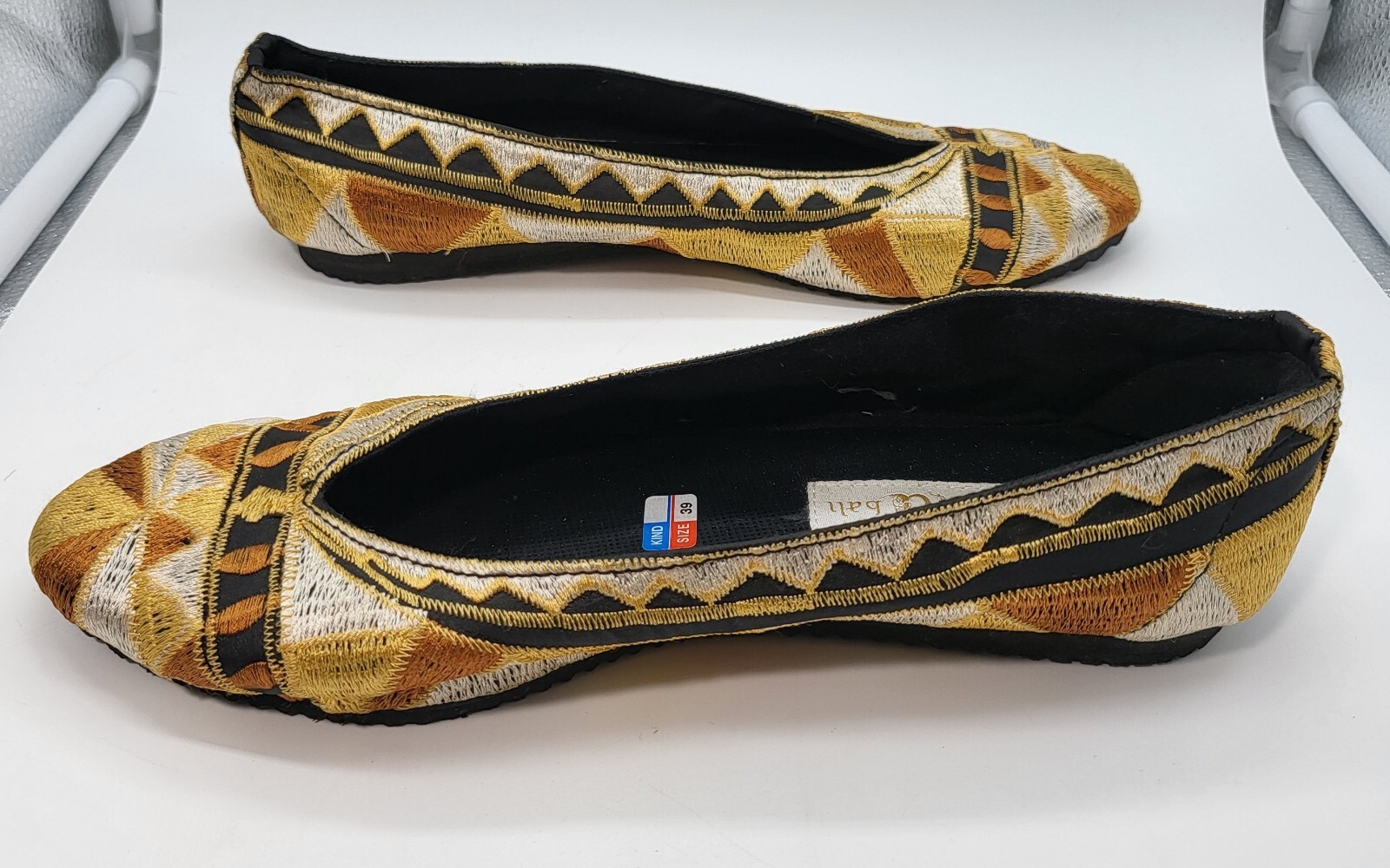 Suku Bali Embroidered Gold Mustard Ethnic Flats Womens Size 7 Rare
