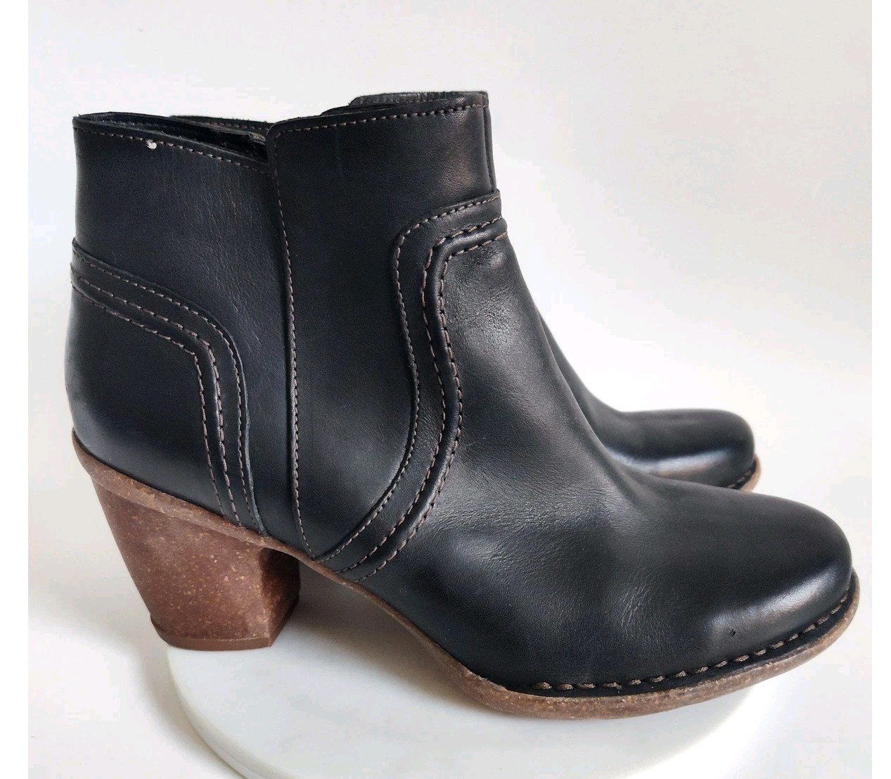 Clarks Artisan Ankle Boots Size 9 Black Leather Block Heel Contrast Stitching