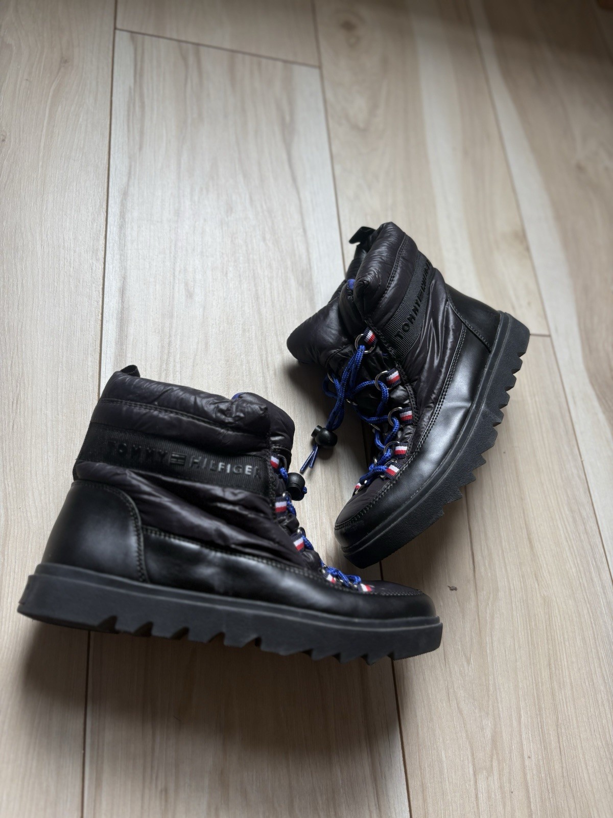 Tommy Hilfiger Women’s Winter Snow Boots Black Blue Lace Up Puffer Size 6M