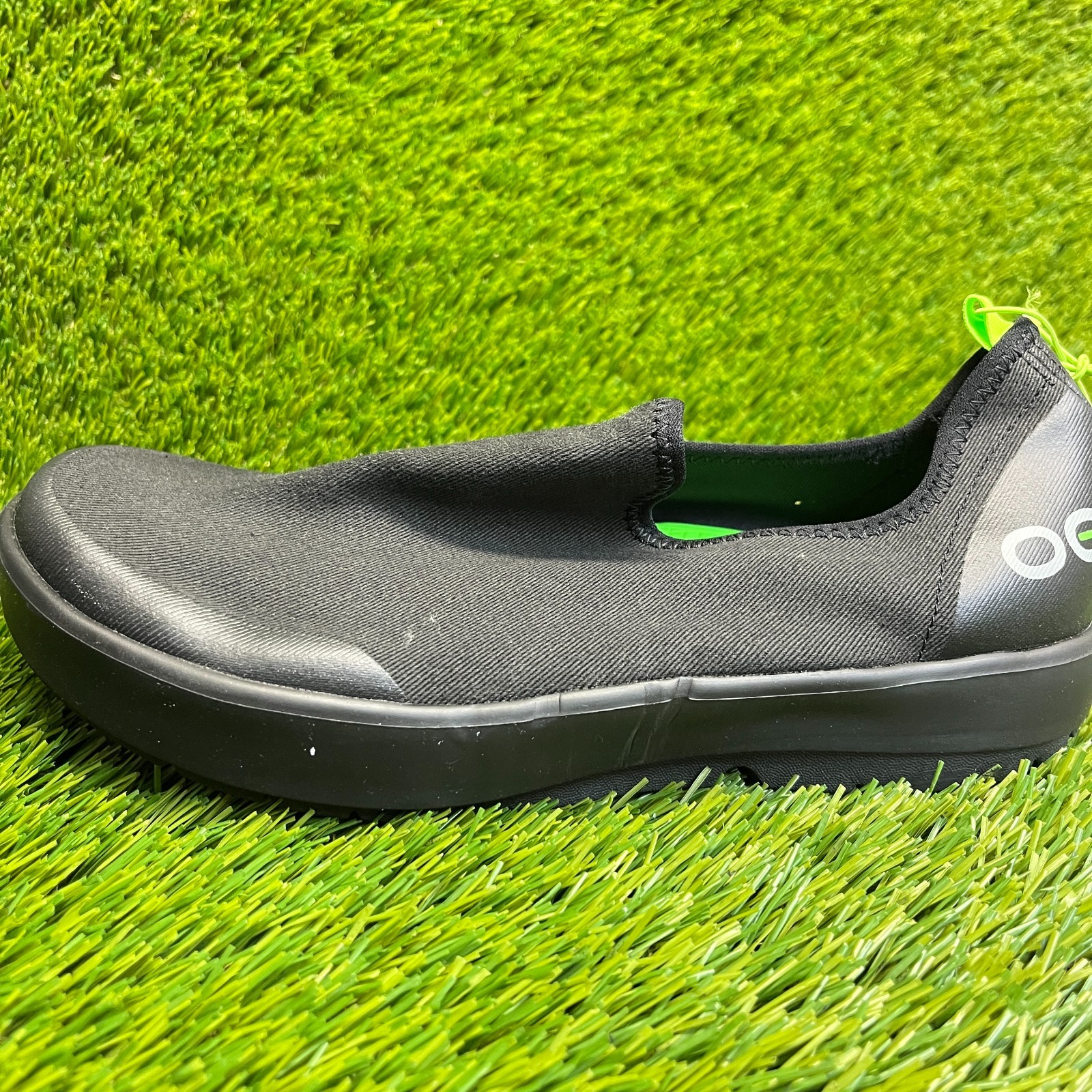 OOFOS OOmg EeZee Low Womens Size 8.5 Black Casual Walking Slip On Recovery Shoes