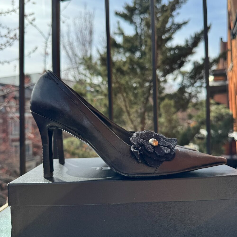Vintage Chanel Classic Pump Black Camellia Flower Pointed Toe Heels CC US 7/EU38