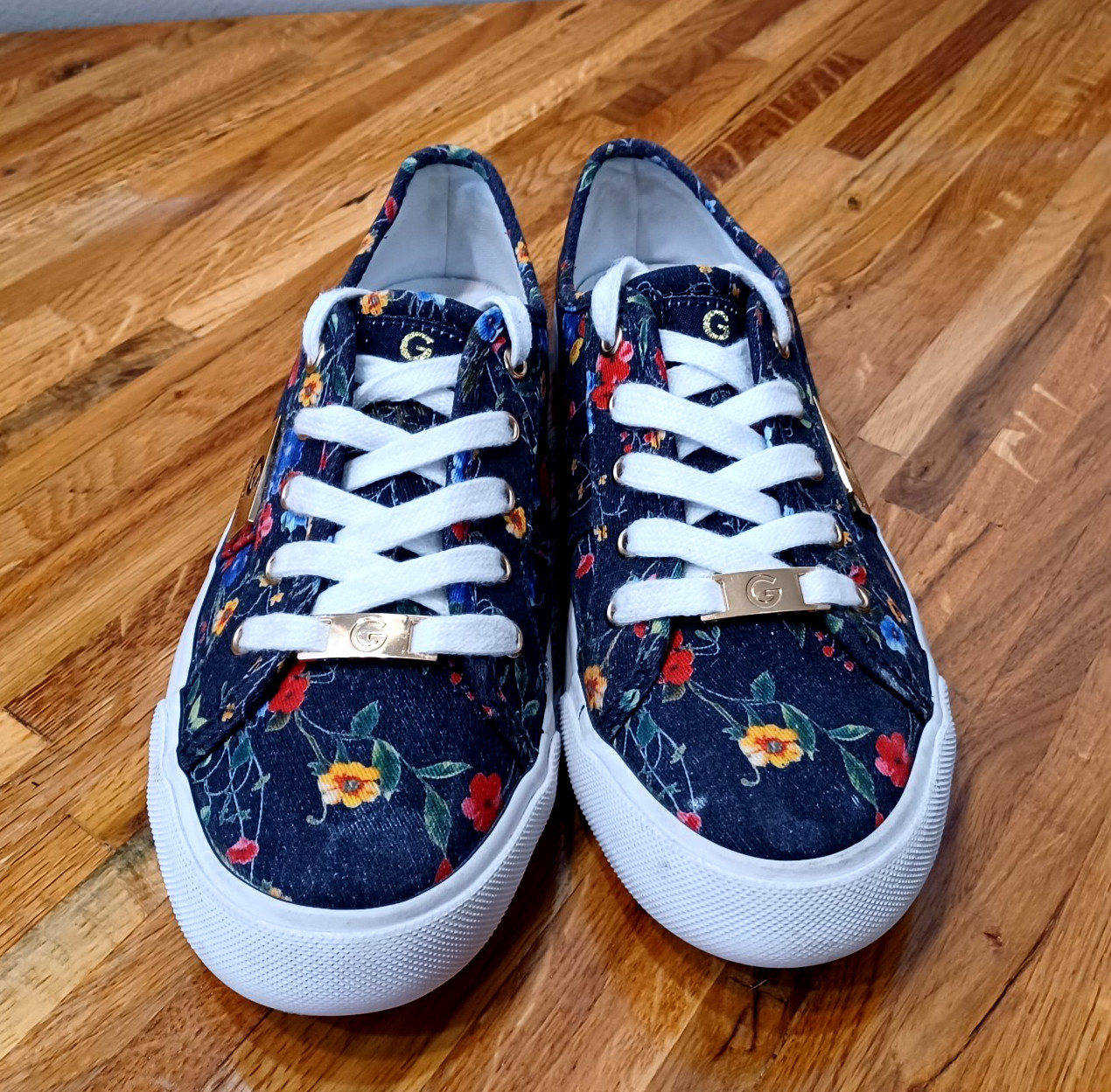 G by Guess GBG Los Angeles Backer Women’s Size 6.5 Navy/Floral Shoes