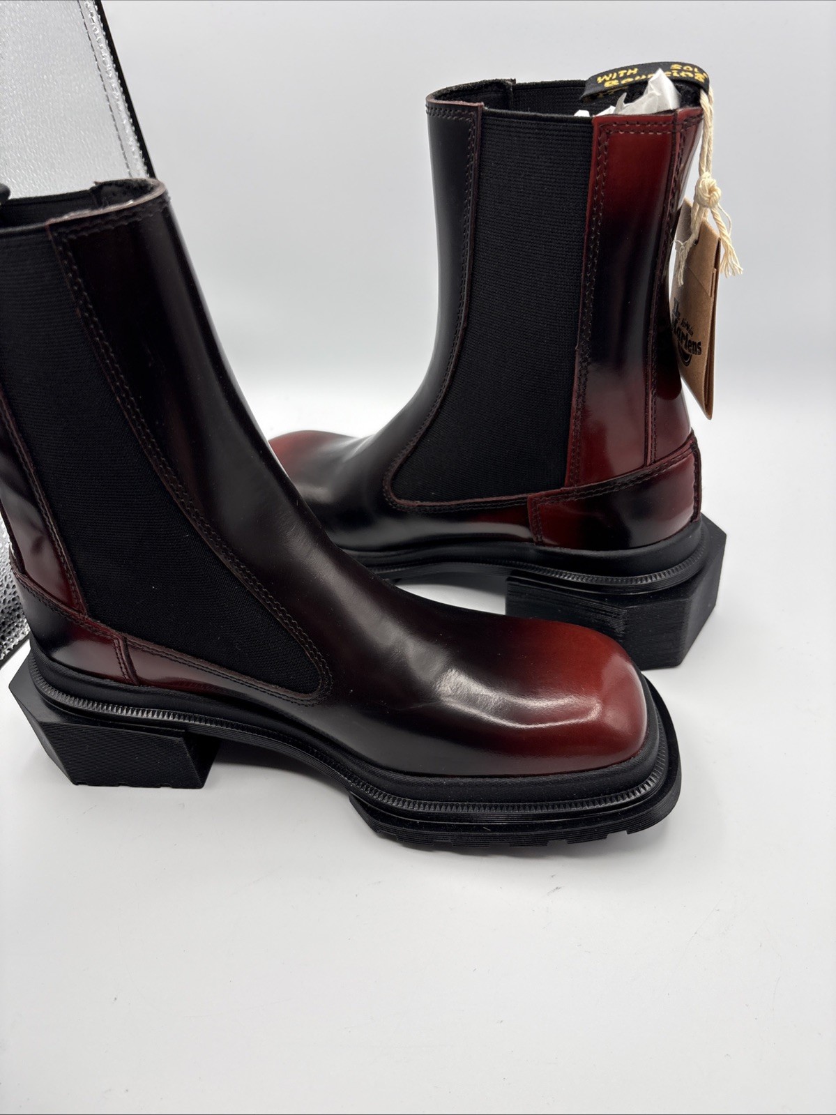 Dr. Martens Maybole Chelsea Boots Burgundy Black Rub Off Square Toe LA004 Size 6