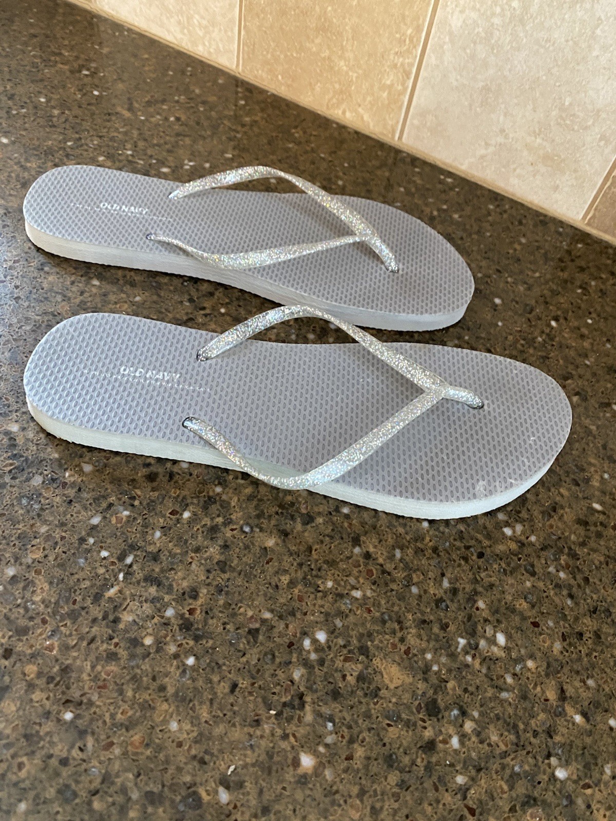 Old Navy size 9 NWOT Grey Gray Flip Flops Sparkle Summertime Cute Wedding