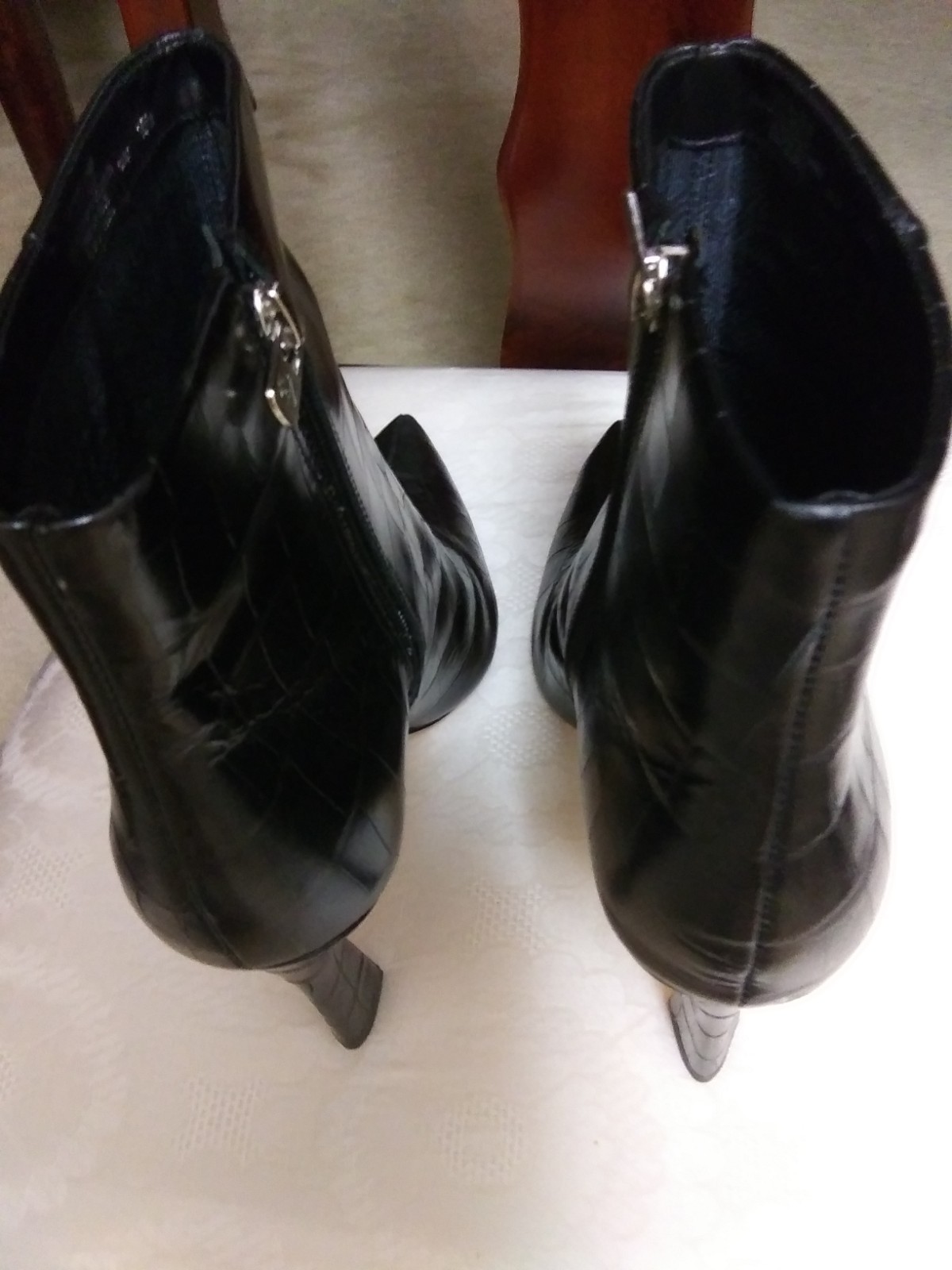 BRAND NEW ANTONIO MELANI Rich Classy Sophisticated LEATHER Black Bootie- 10 M