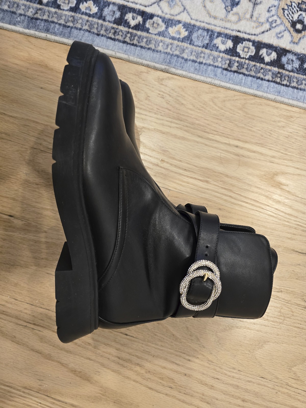 Stuart Weitzman Nib 2.5in high Crystal Buckle Leather Ankle boots 6.5B