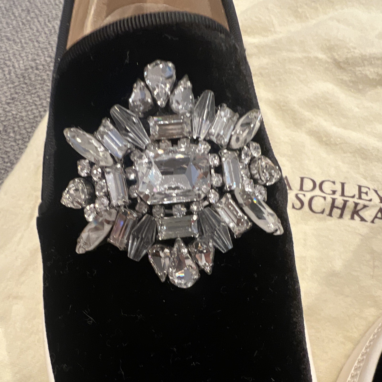 Badgley Mischka Women’s Size 8 Black Velvet Slip-On Flats Round Toe Crystal