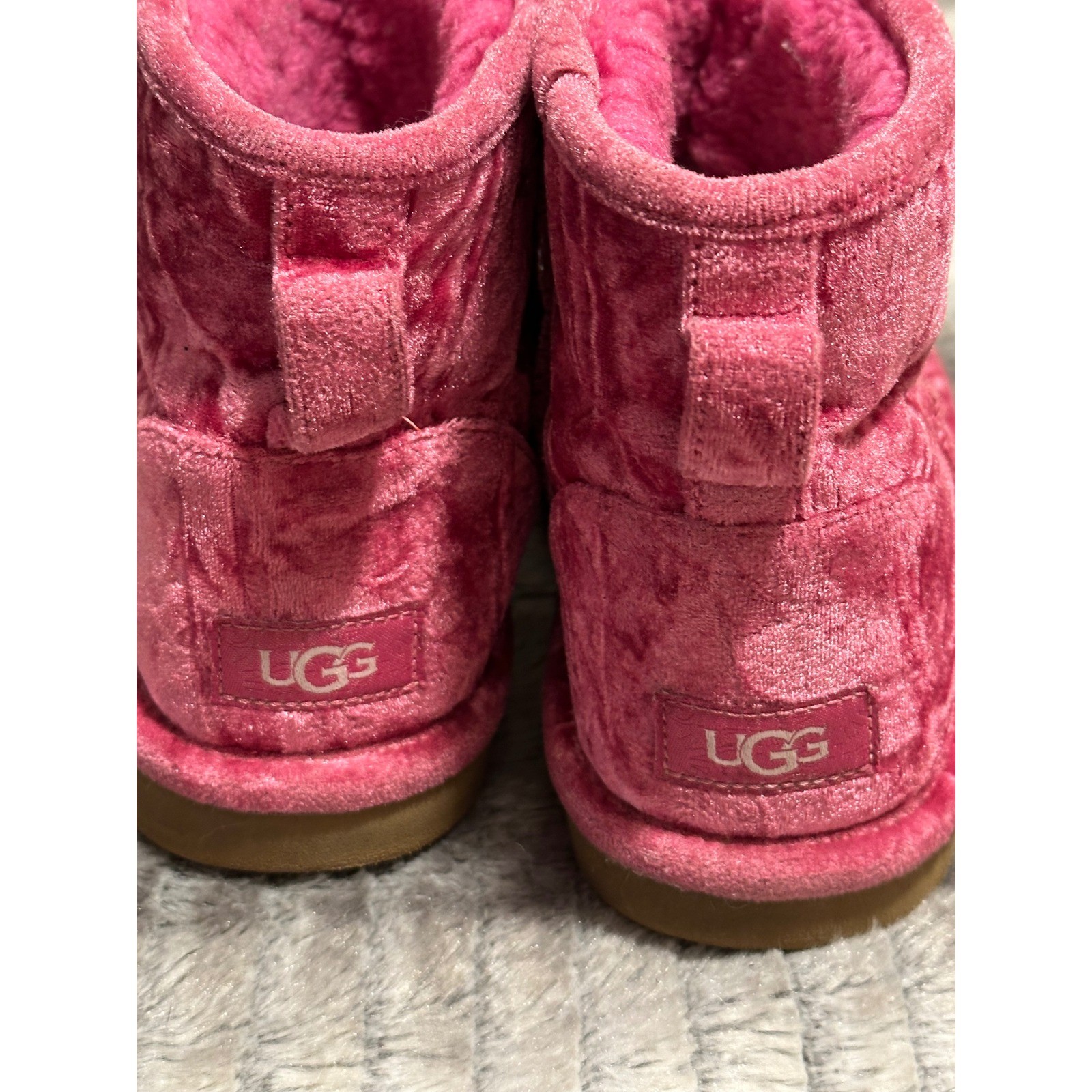 UGG Classic Mini Crushed Velvet Pink Boots 1142070K kids Size 5 Womens 7