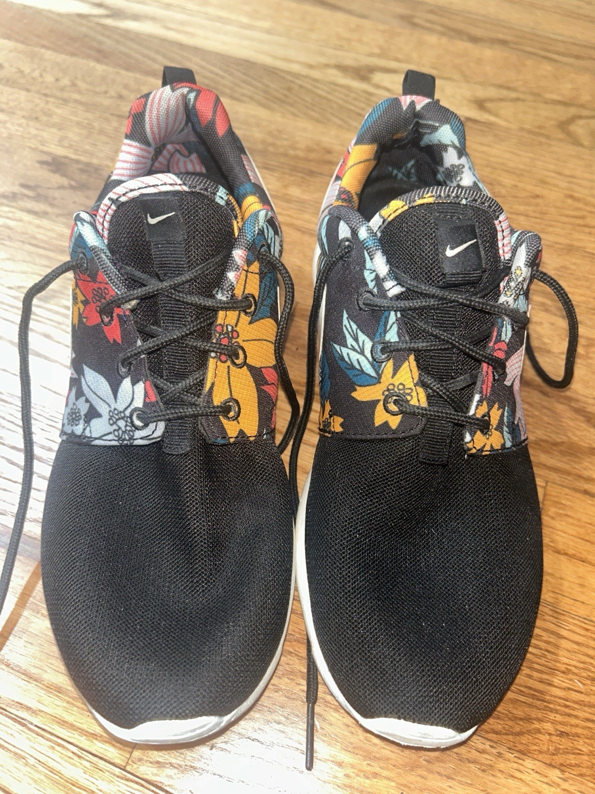 Size 7.5 – Nike Roshe Run Print Aloha W