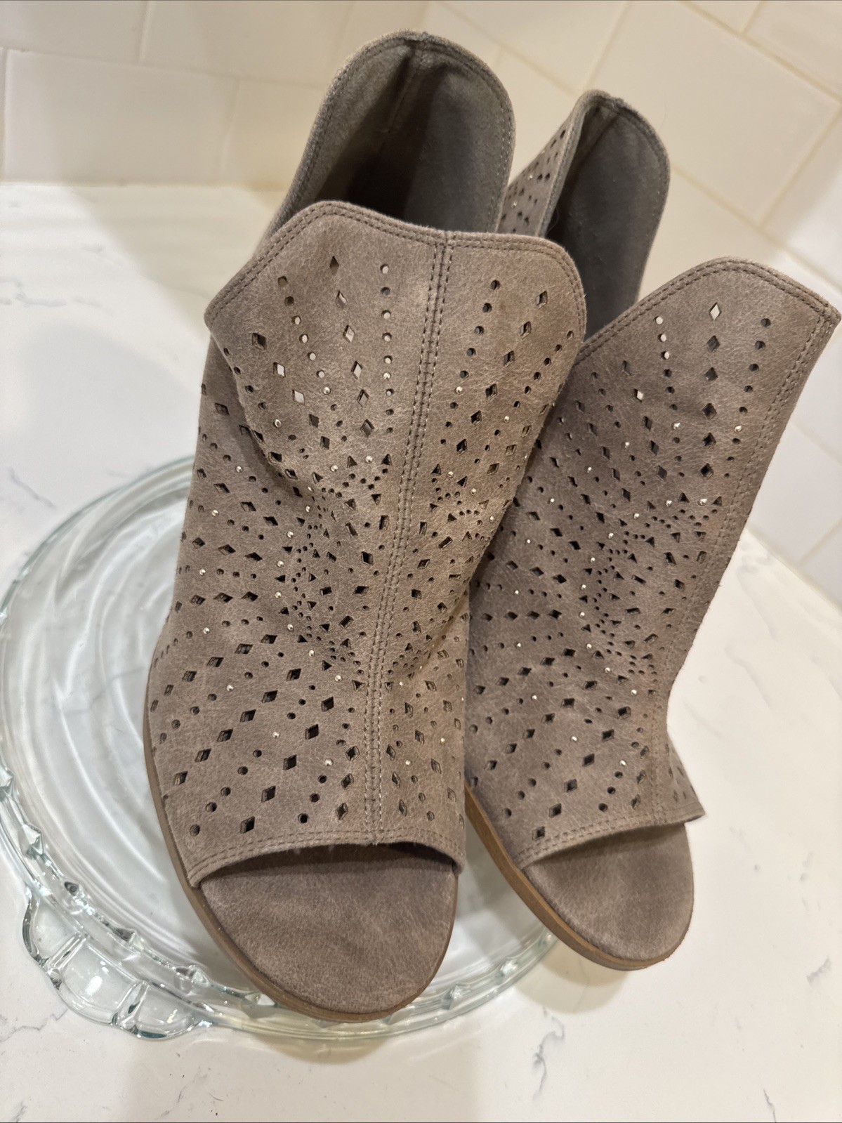 Fergalicious Womens Reno City Heeled Sandal, doe, Size 9 M