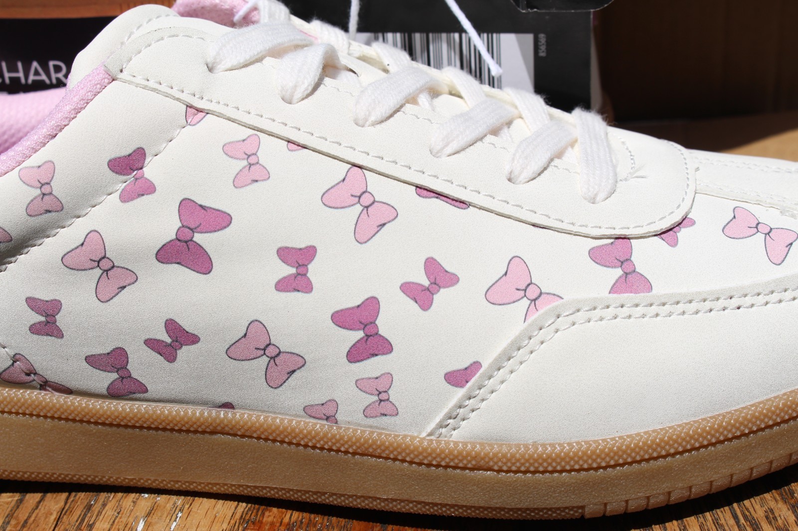 Disney Minnie Mouse Women’s Character Sneakers Size 10 NWT!