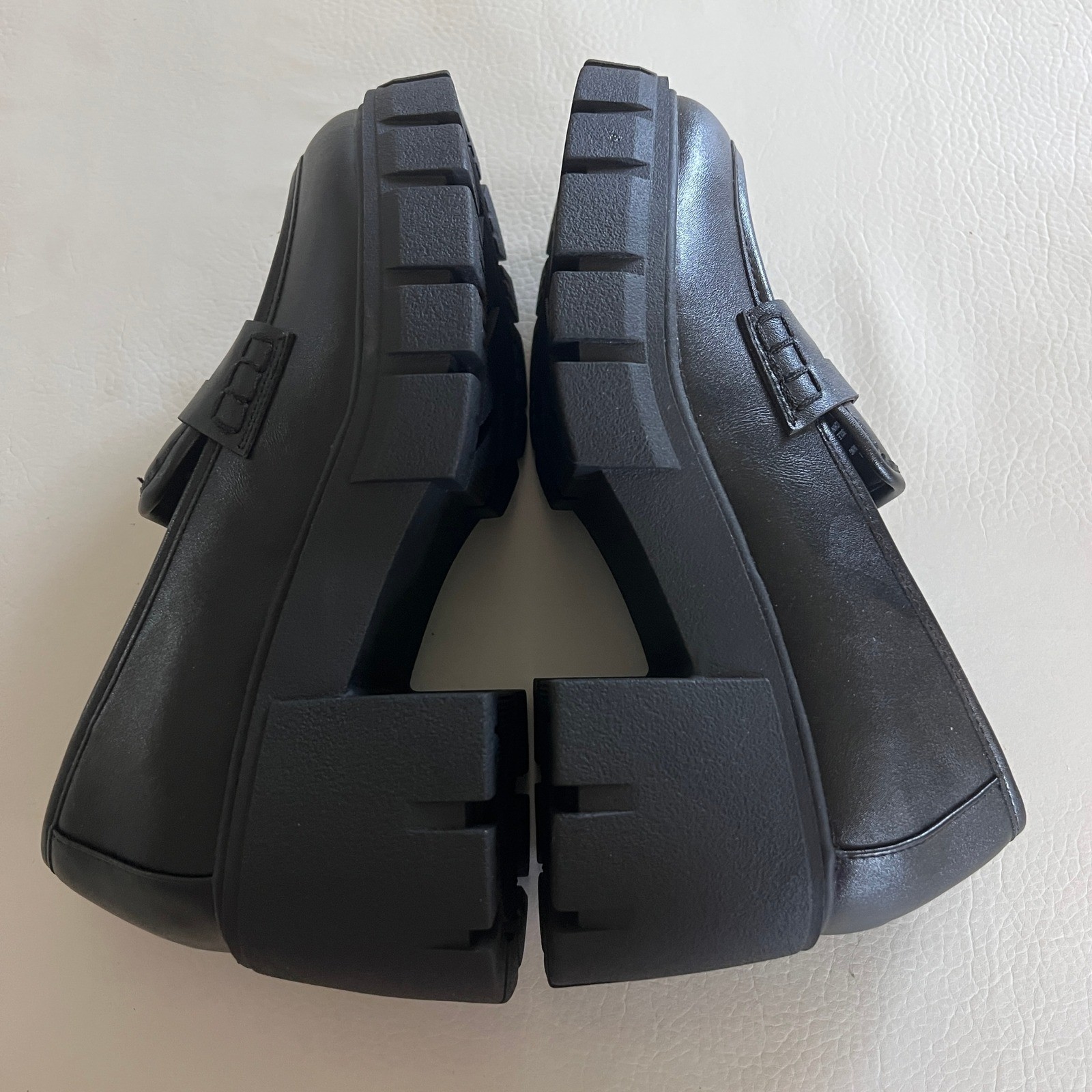 Torrid Loafers Women 6.5WW Black Solid Chunky Lug Sole Modern Dark Academia Edgy