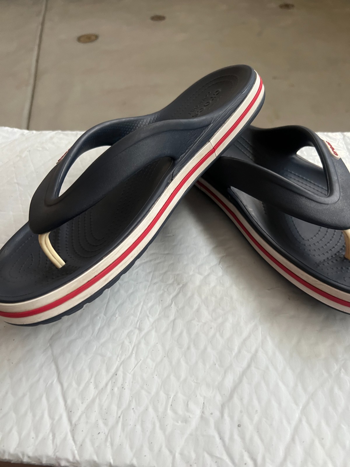 Crocs Flip Flops Navy Blue Red White Stripe Comfort Sandals Unisex Size 7M 9 W