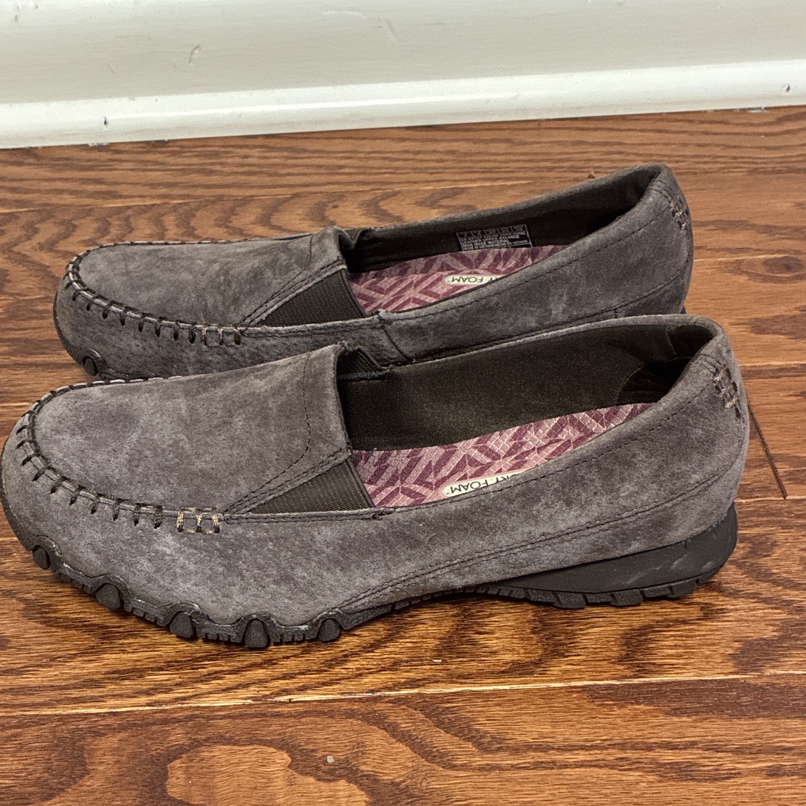 SKECHERS Relaxed Fit Women’s Memory Foam Slip-On Leather Loafer Brown 7
