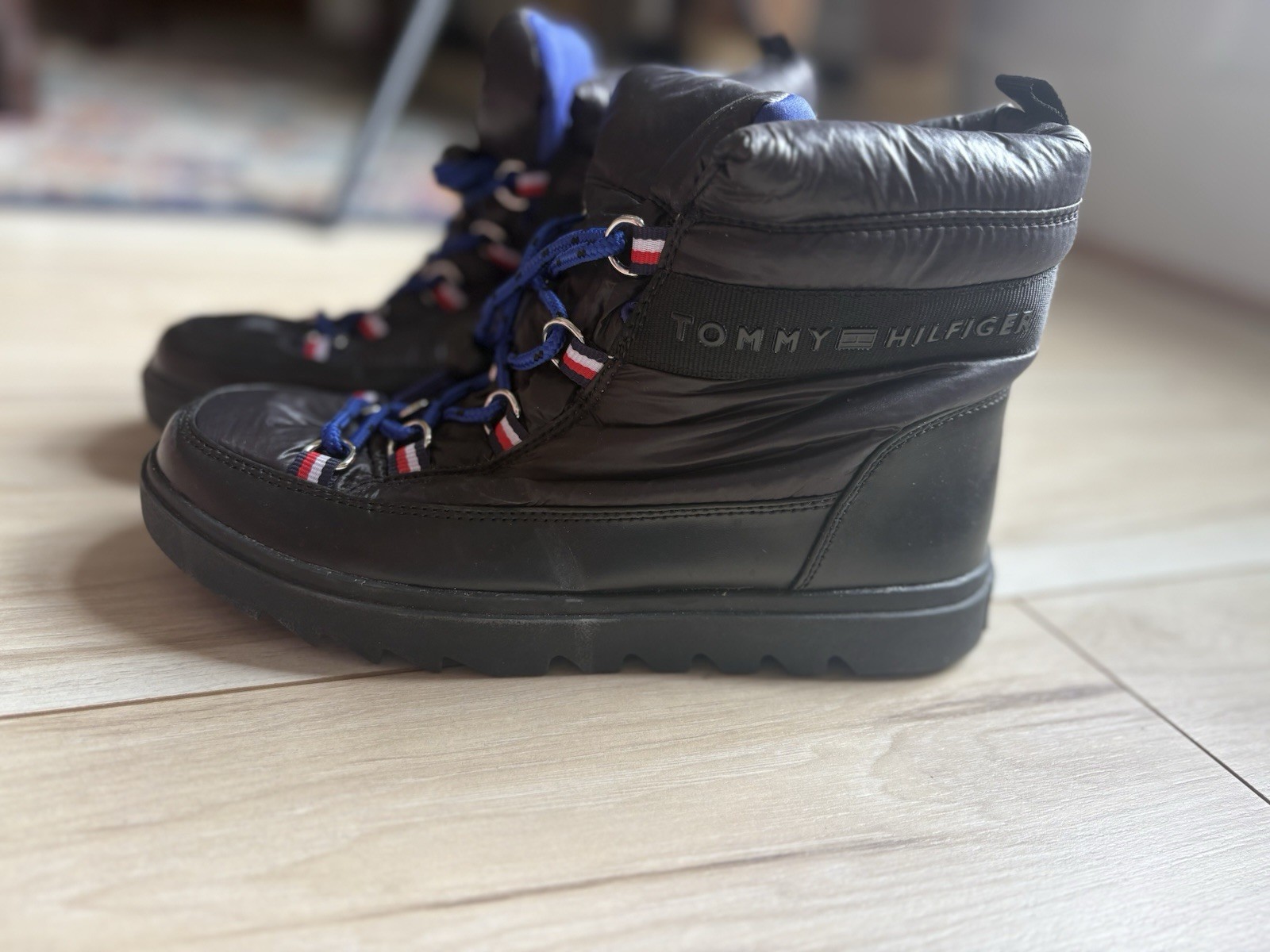 Tommy Hilfiger Women’s Winter Snow Boots Black Blue Lace Up Puffer Size 6M
