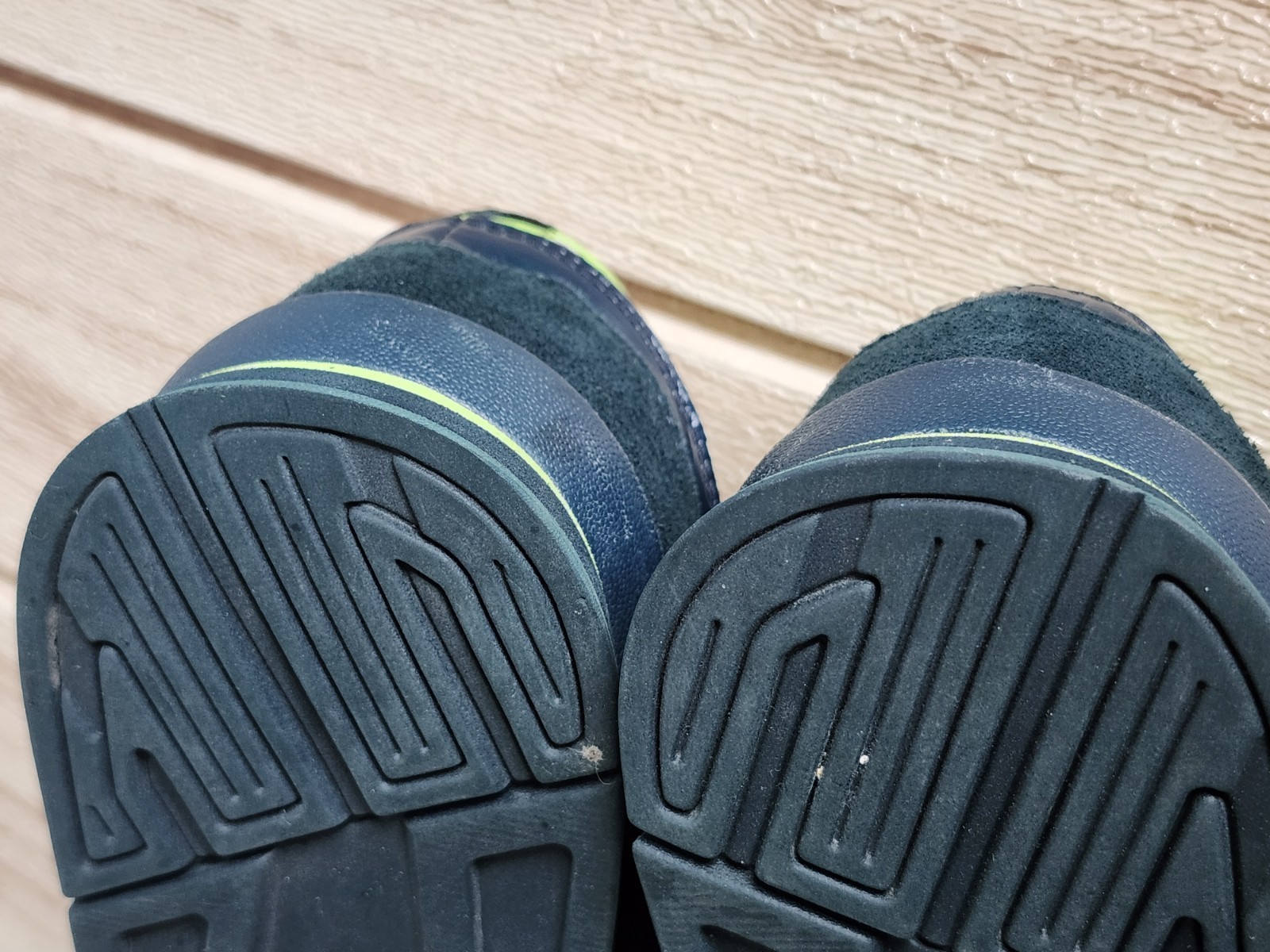 Frontline FL10 Dance Sneakers Blue Navy and Electric Green Women’s 9.5