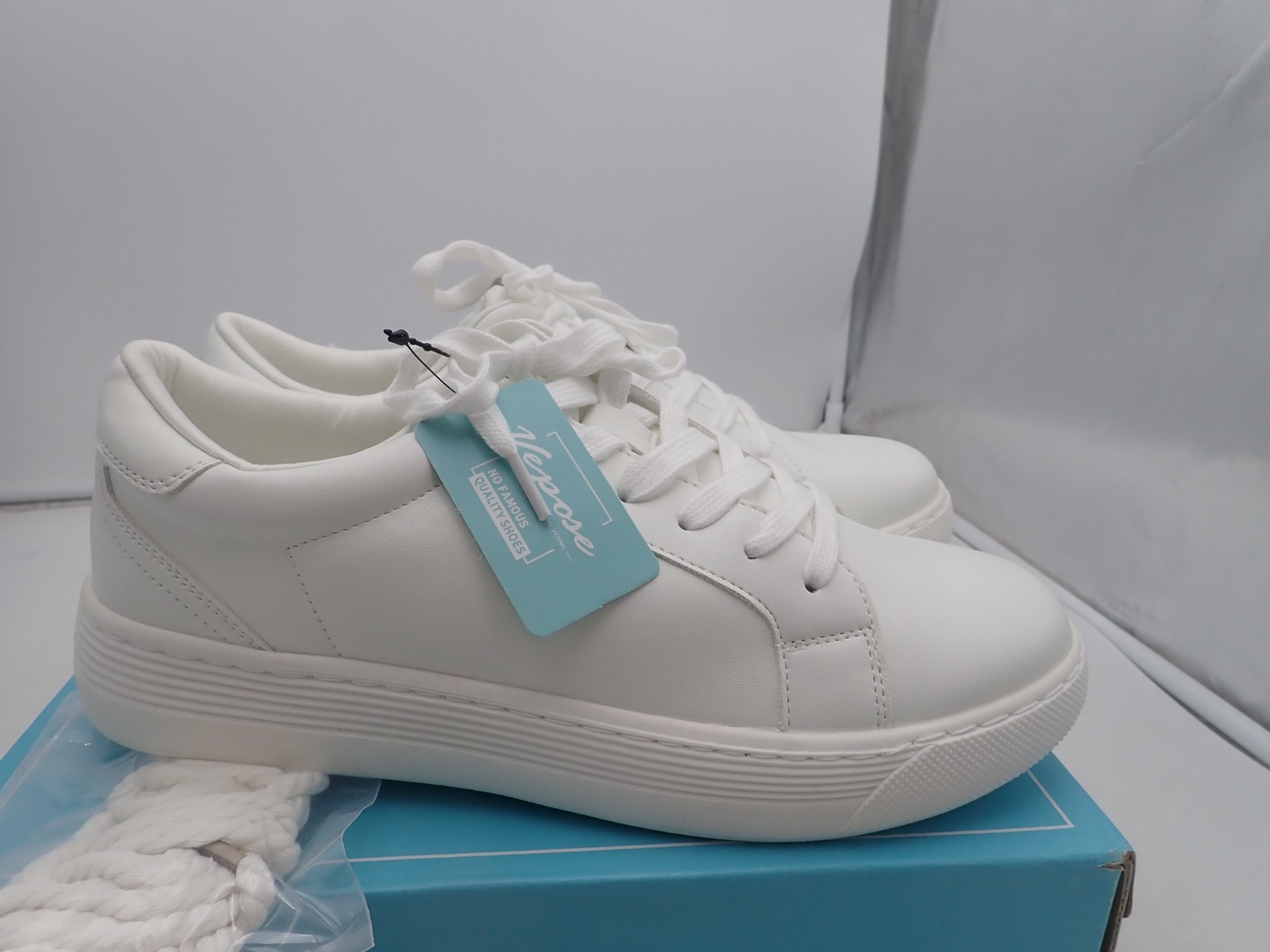 Vepose Women’s Fashion Sneakers 8015 All White Flat Walking Memory Foam size 8