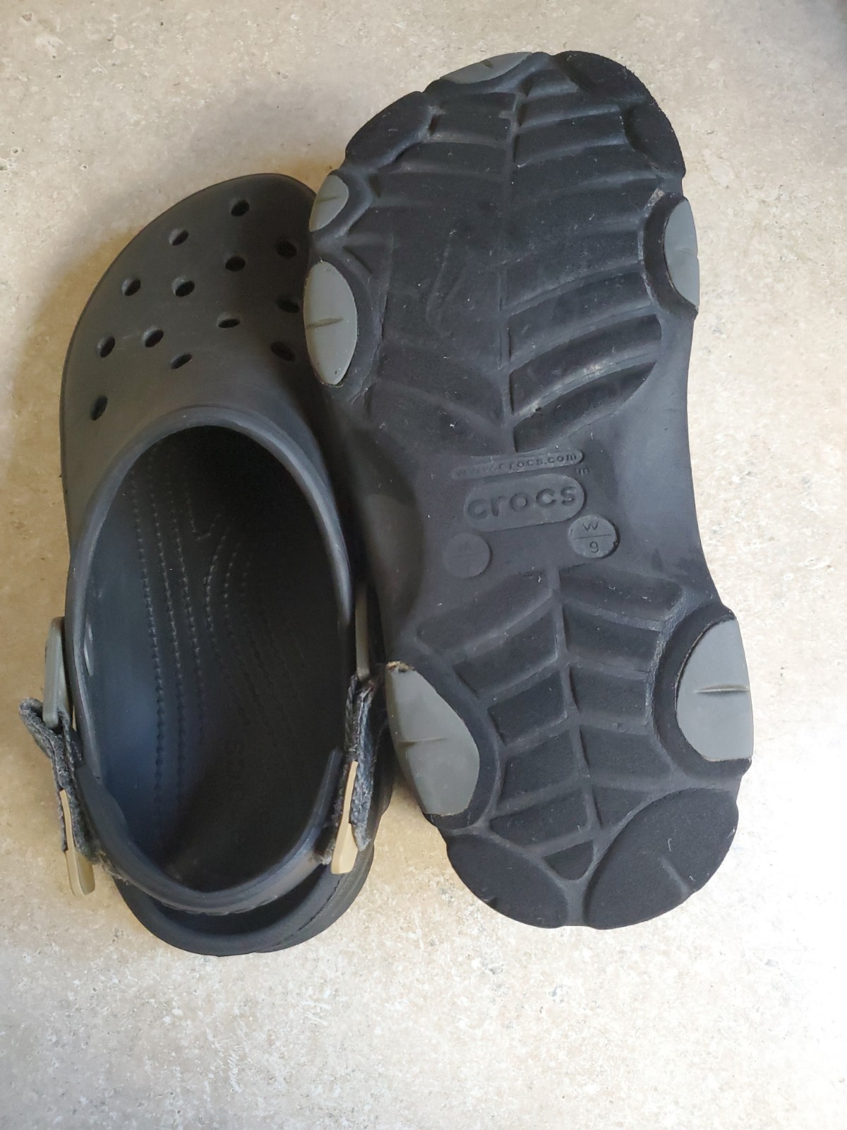 Crocs Iconic Comfort Black Clogs Size M7 W9 Pre-Owned Casual Shoes