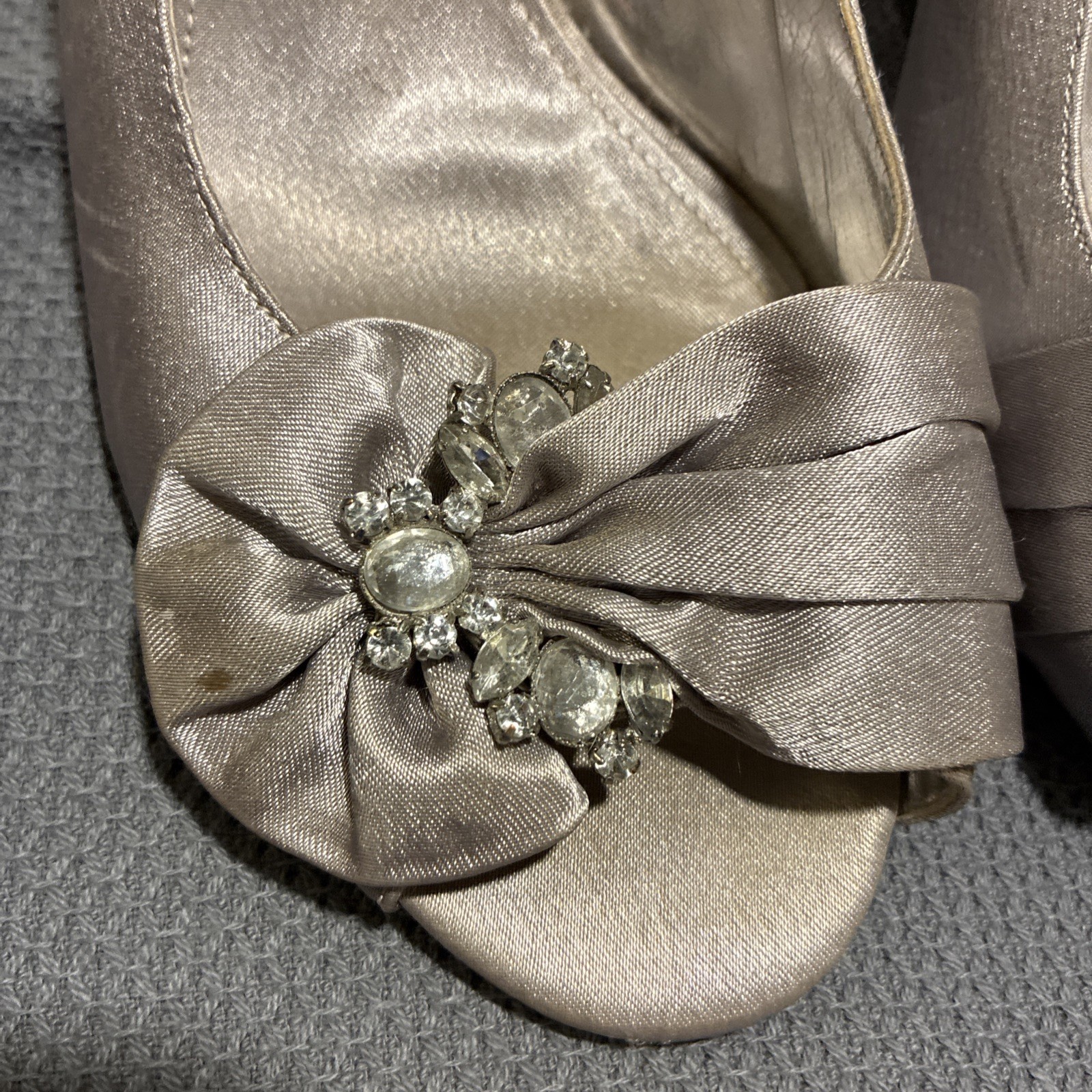 Lulu Townsend Silver Satin Slingback Open Toe Rhinestone Buckle Heels US 9 M