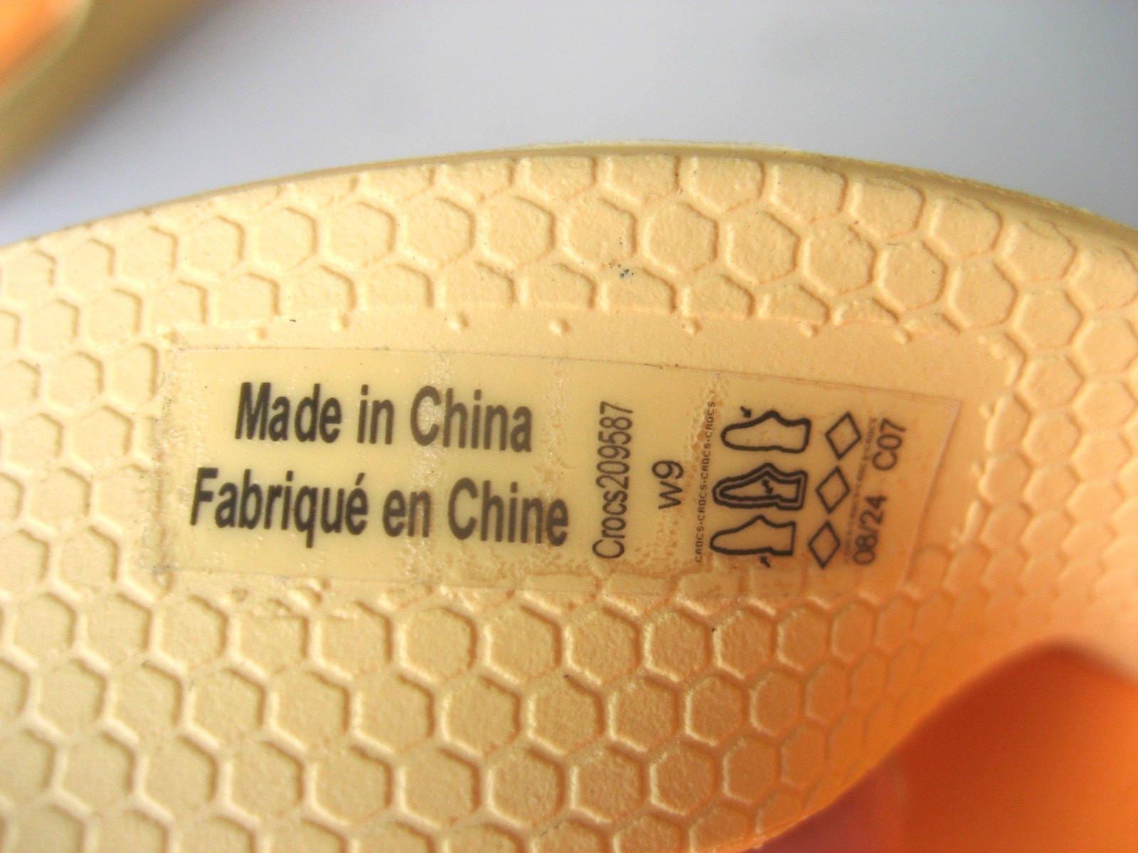 Crocs Getaway Strappy Sandals Womens Sz 9 Yellow MINT WORN 1-2 times