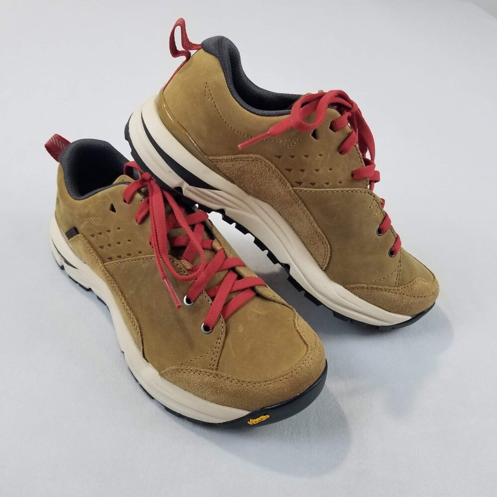 Danner Hiking Shoes Sample Mens 7M Womens 8 Vibram Sole Tan Nubuck Rare Hiking