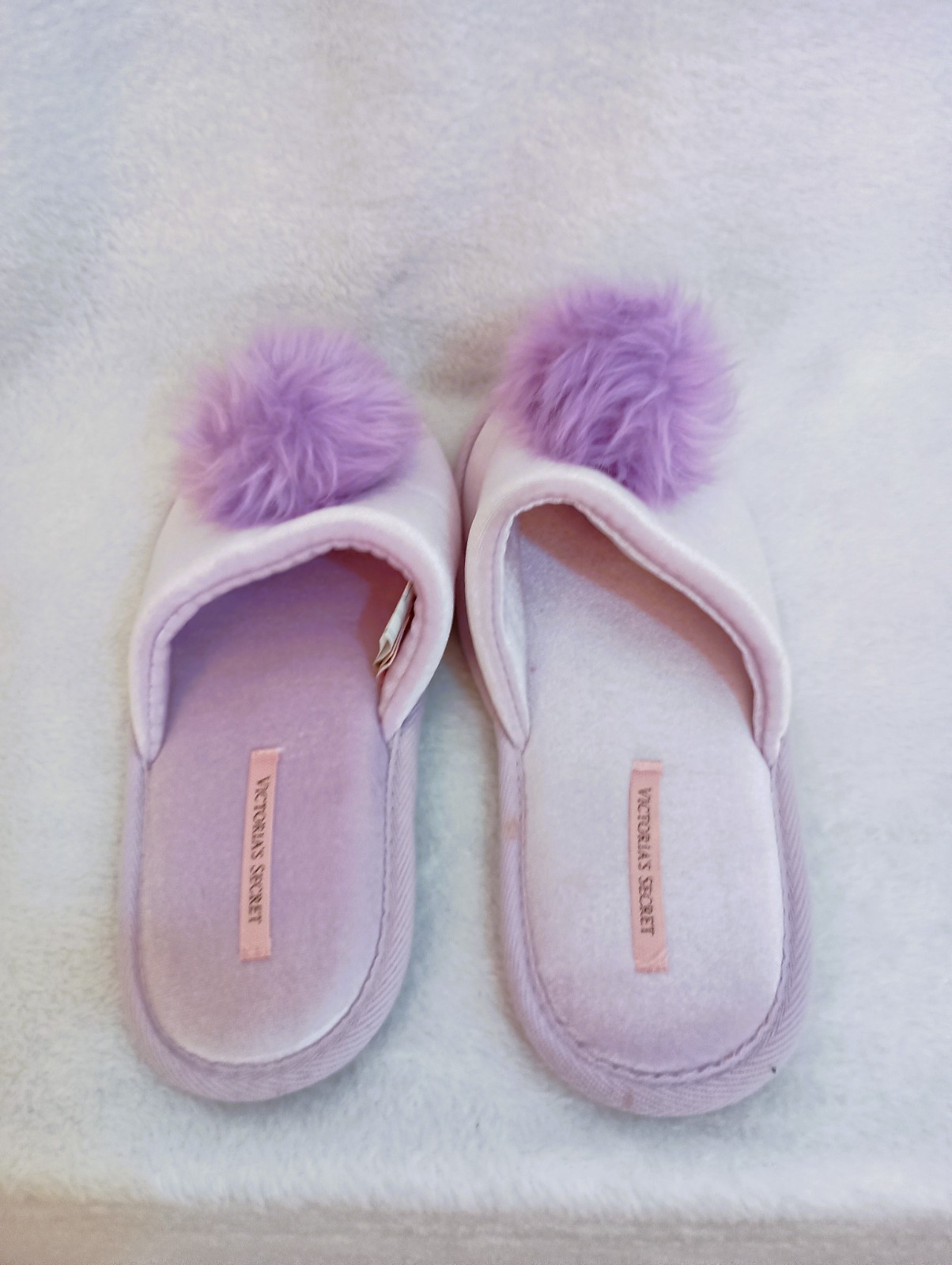 New Victoria’s Secret Pom Pom Velvet Lavender Slippers Sz M Medium