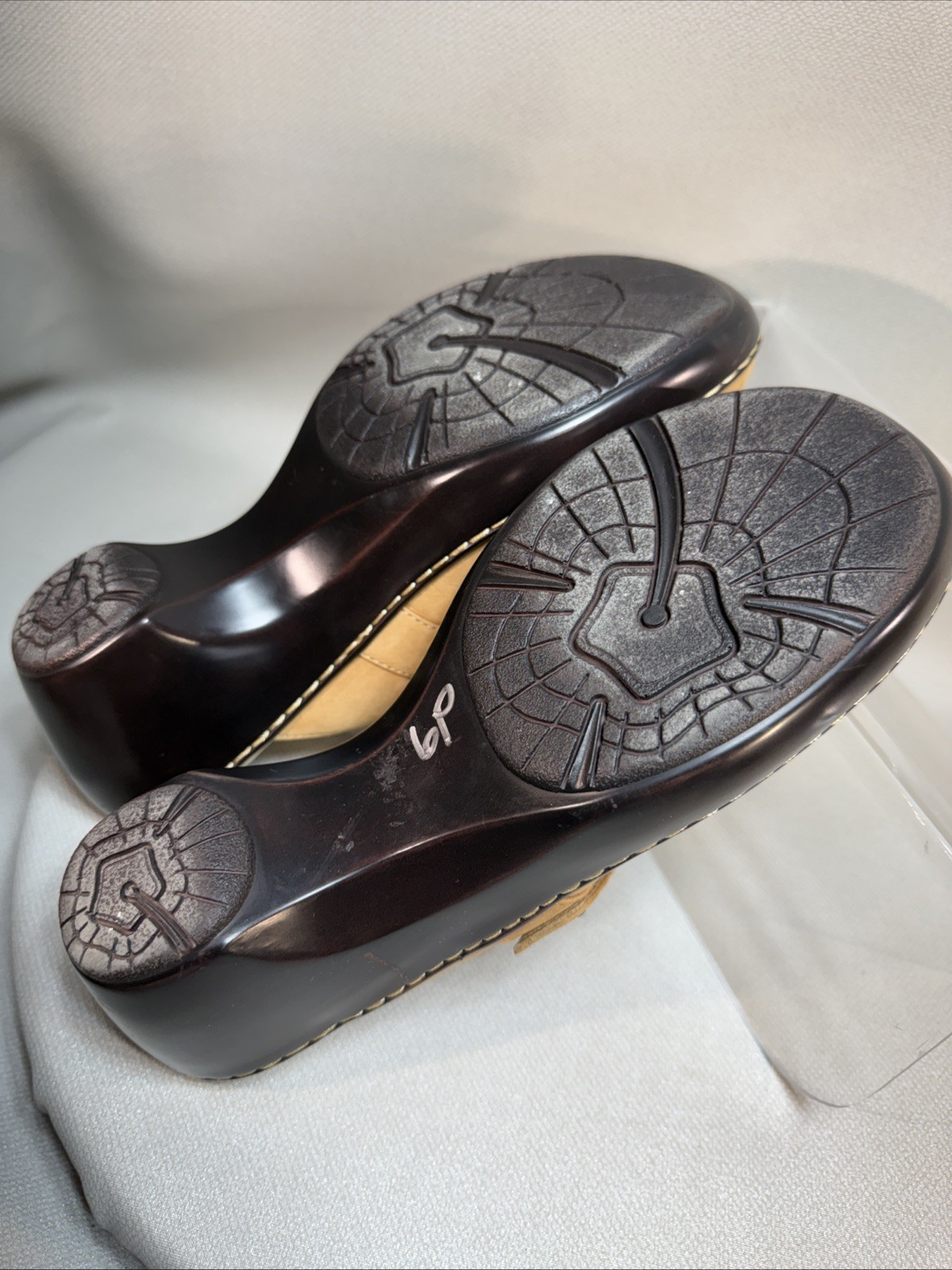 Madison Comfort Clogs Womens 8M Leather 2.75 In Heel Stylish Easy Wear