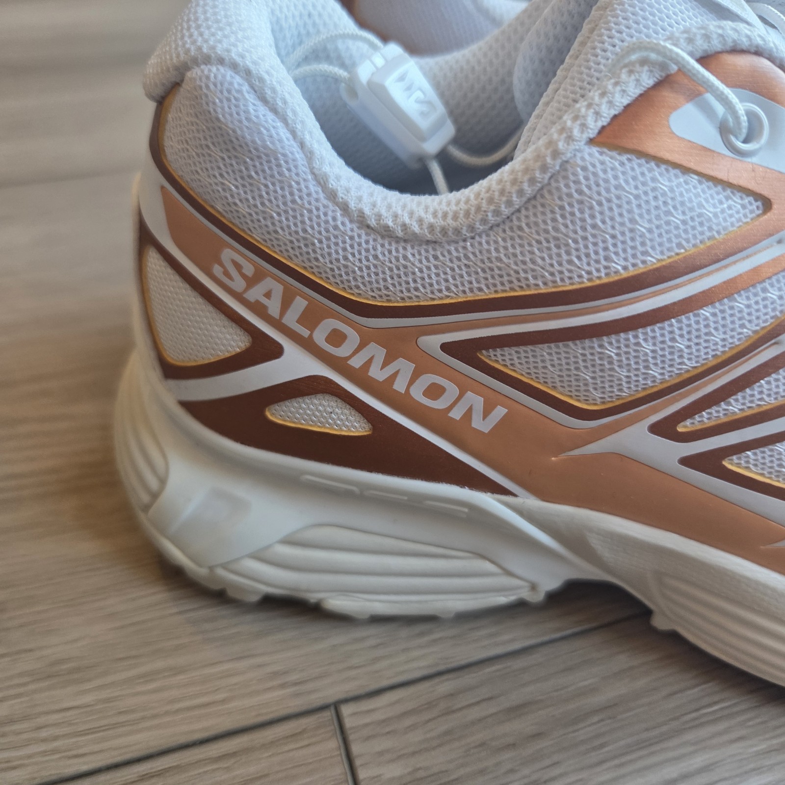 Salomon XT Pathway Metallic Trail Shoes Women’s 6 Men’s 5 White Copper NIB
