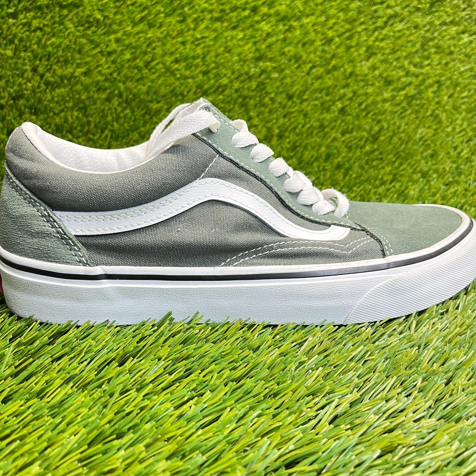 Vans Old Skool Womens Size 8.5 Green White Athletic Walking Skate Shoes Sneakers