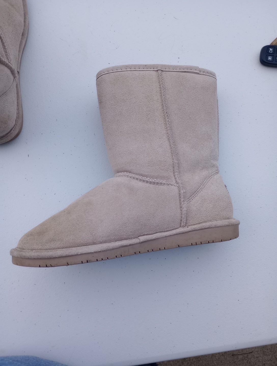 BEARPAW 608W- Emma Short Suede Boot 8.5 Sand