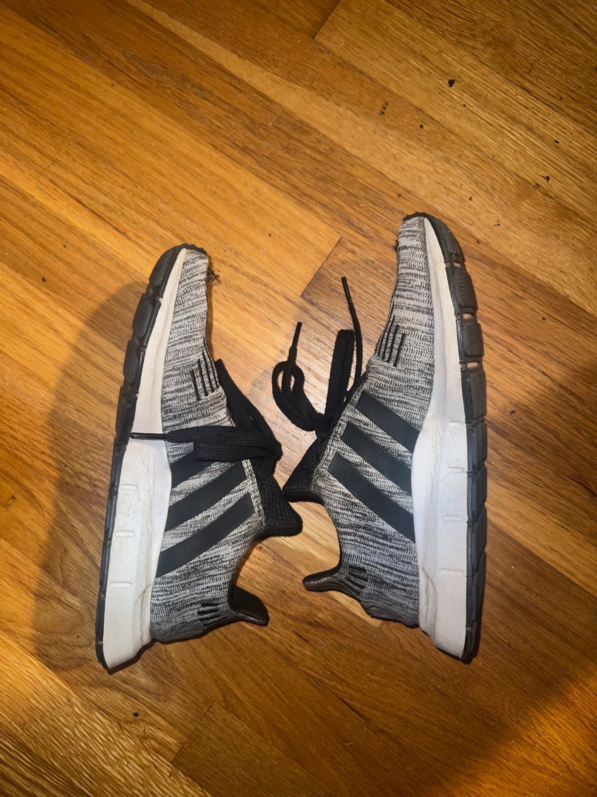 Adidas_Women’s_Athletic Sneakers_Size 4.5_PBB 698007_cHECK iT_