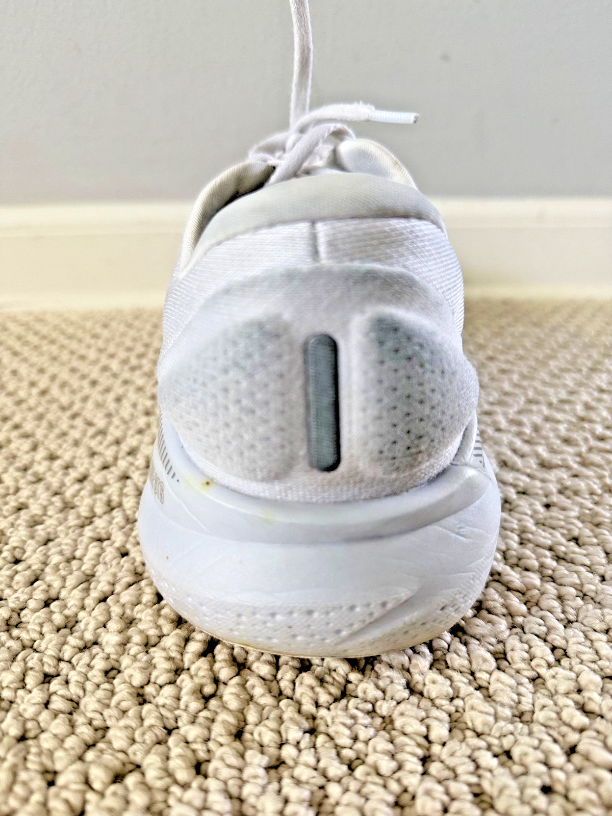 Brooks Running Shoes Women’s Size 11 White Sneakers Athletic Walking and Running