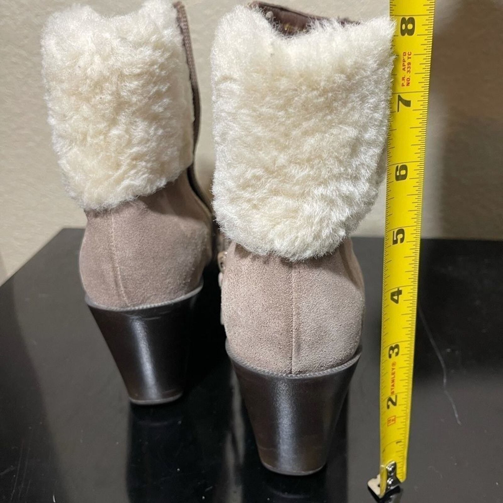 COLE Haan Waterproof Sherpa Lined Size 6.5 Booties