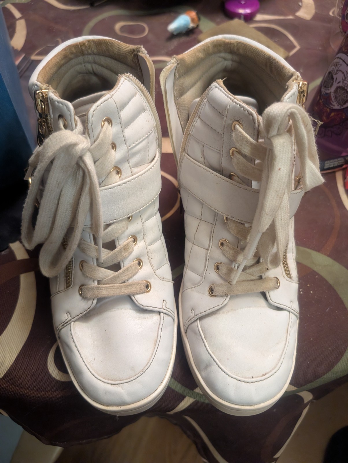 GBG GUESS womens high top silhoutte quilted details triple closure sneaker 9m
