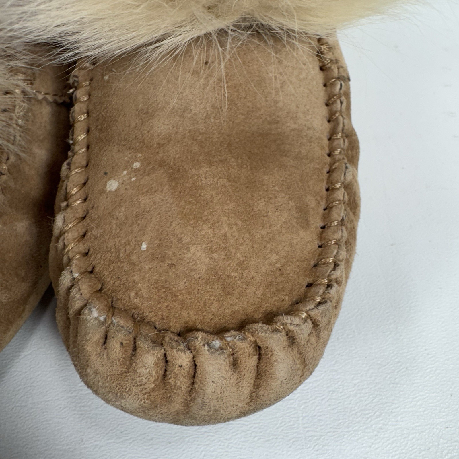UGG Australia Dakota Pom Pom Light Tan Moccasin Slipper Women’s Size 6 1019015