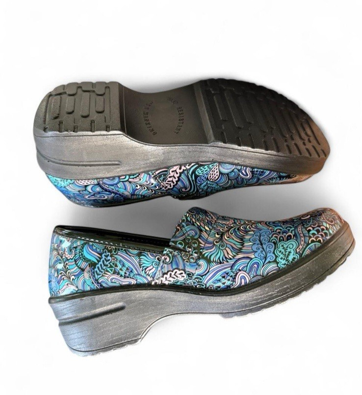 Garden Clogs psychedelic paisley blue woman’s shinny slides size 6.5