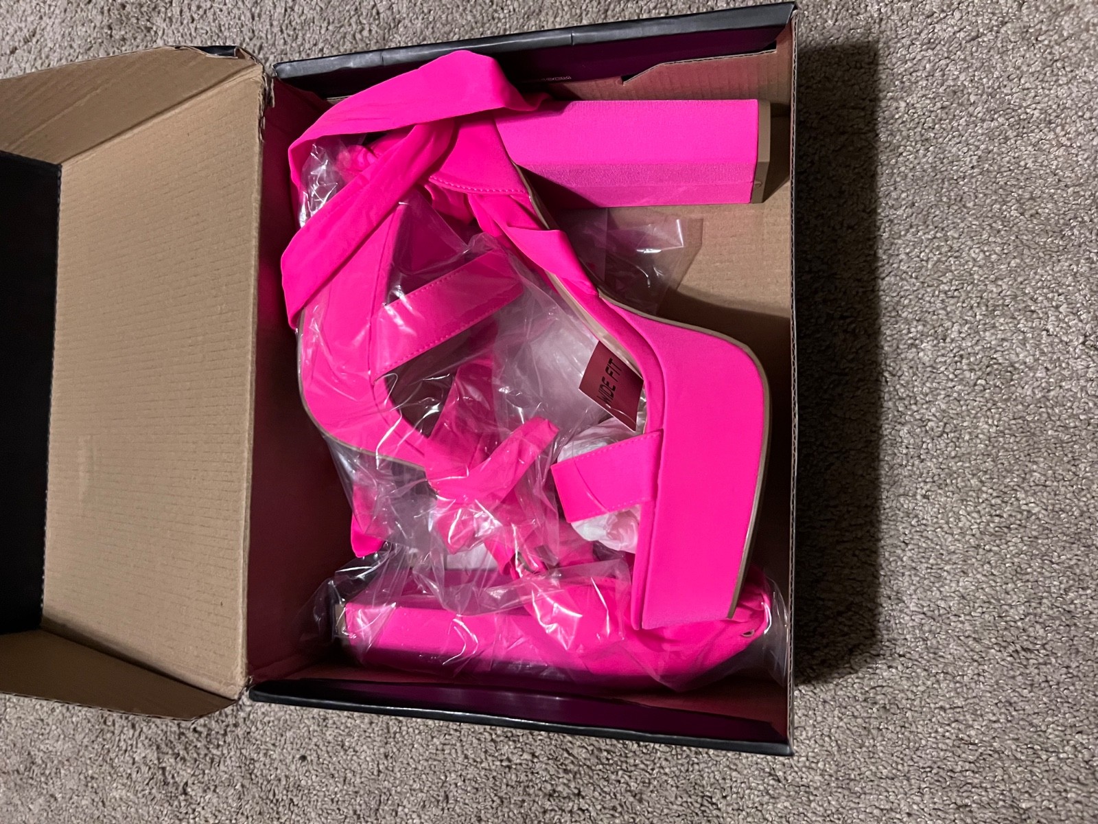 Fashion Nova Hot Pink Women’s Sandals sz 11