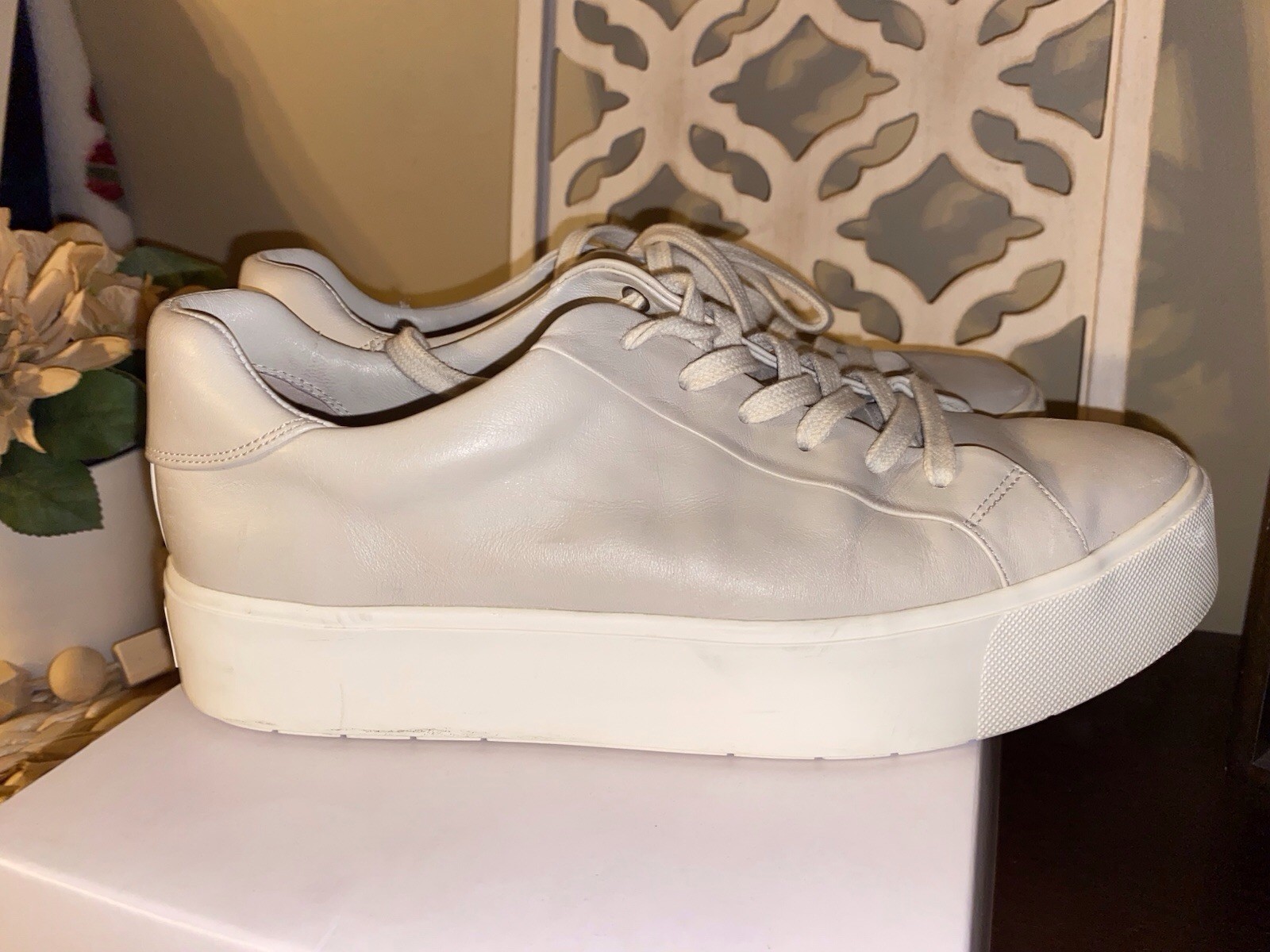 BENFIELD VINCE LEATHER PLATFORM SNEAKER WOMENS SIZE 9M OFFWHITE org. $130