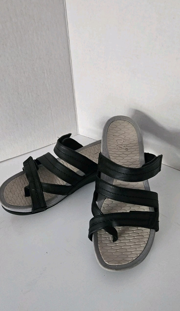 Yuu Sandals Slip On Black Synthetic Arch Support Women’s Size 7 Pre-owned