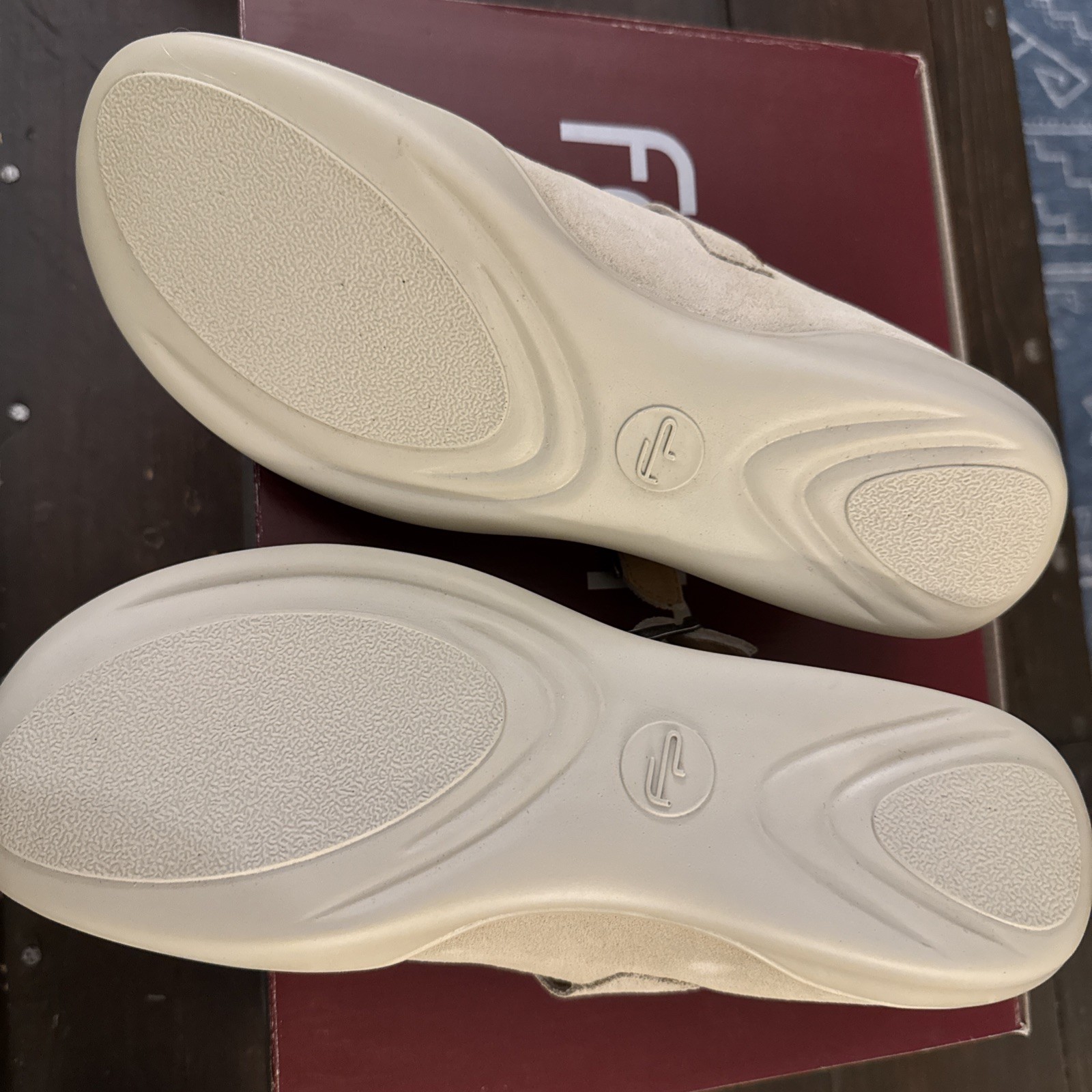 Footprints by Birkenstock Women’s Cream Suede Casablanca Flats Sz 37 NIB