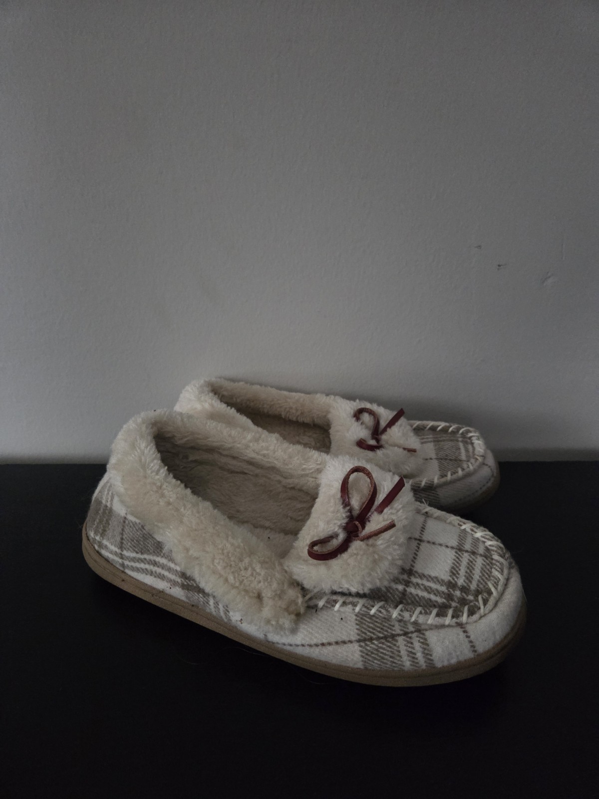 Faux-Fur Trim Moccasin Slippers Old Navy Size 7 Bow Detail Tan Plaid