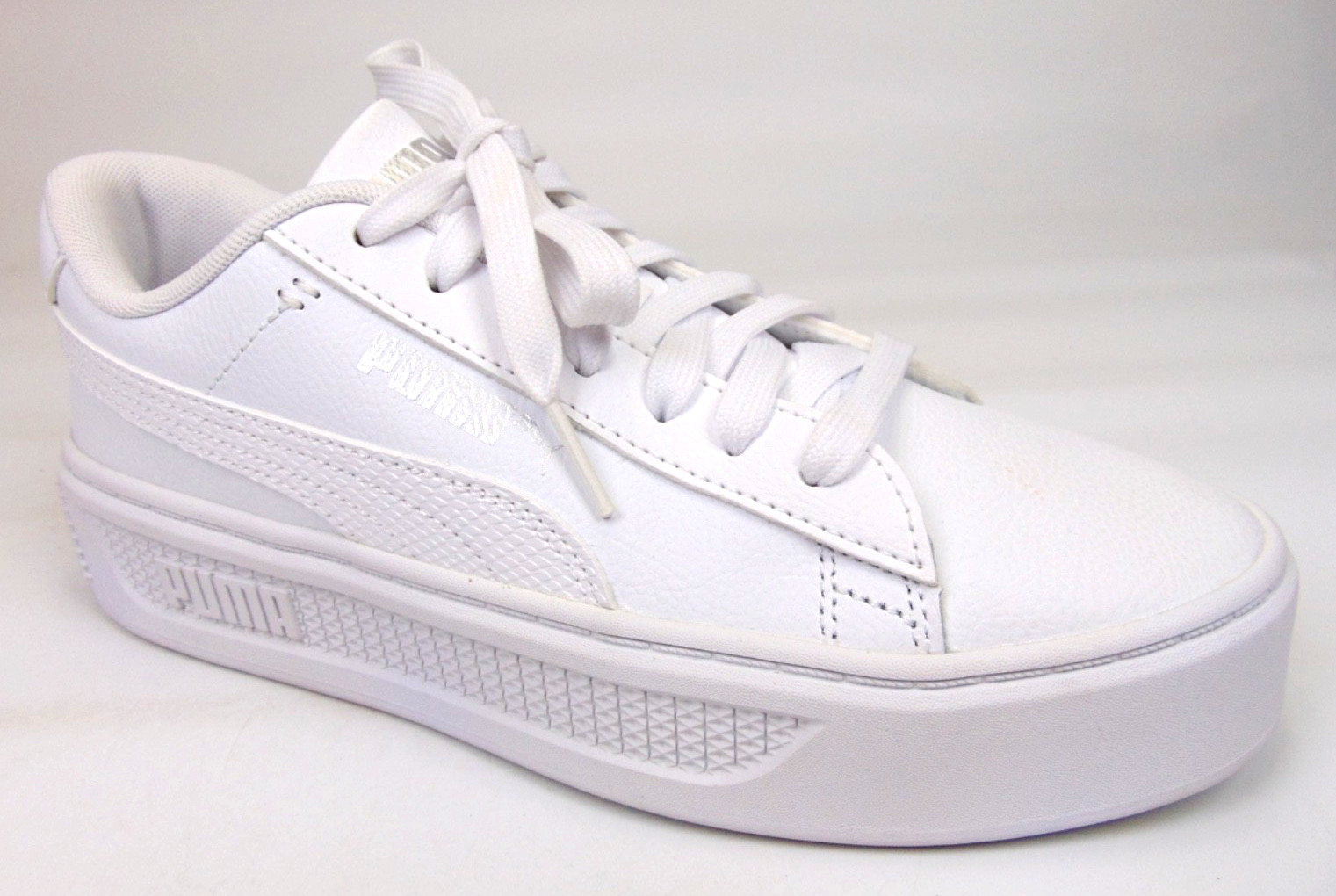 PUMA Women’s Smash Platform V2 White Fashion Sneaker Size 7.5 M, Casual Shoes