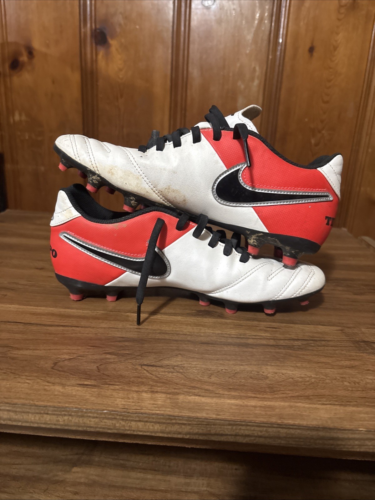 Nike Womens Tiempo Rio III White Black Red Crimson Cleats Size 8.5 819258-106 GC