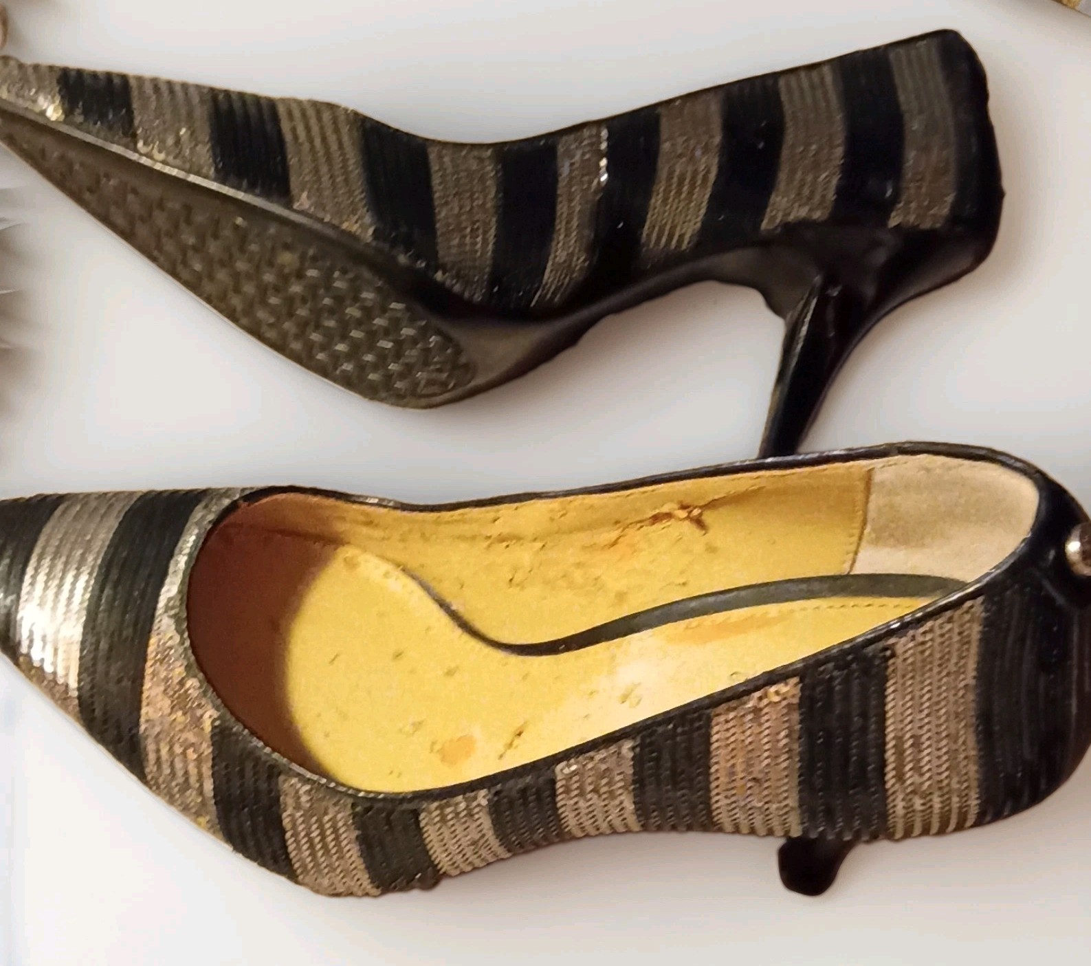 Michael Kors Pointed Toe Stiletto Pump Striped Sequin Black/Silver/Gold 7M