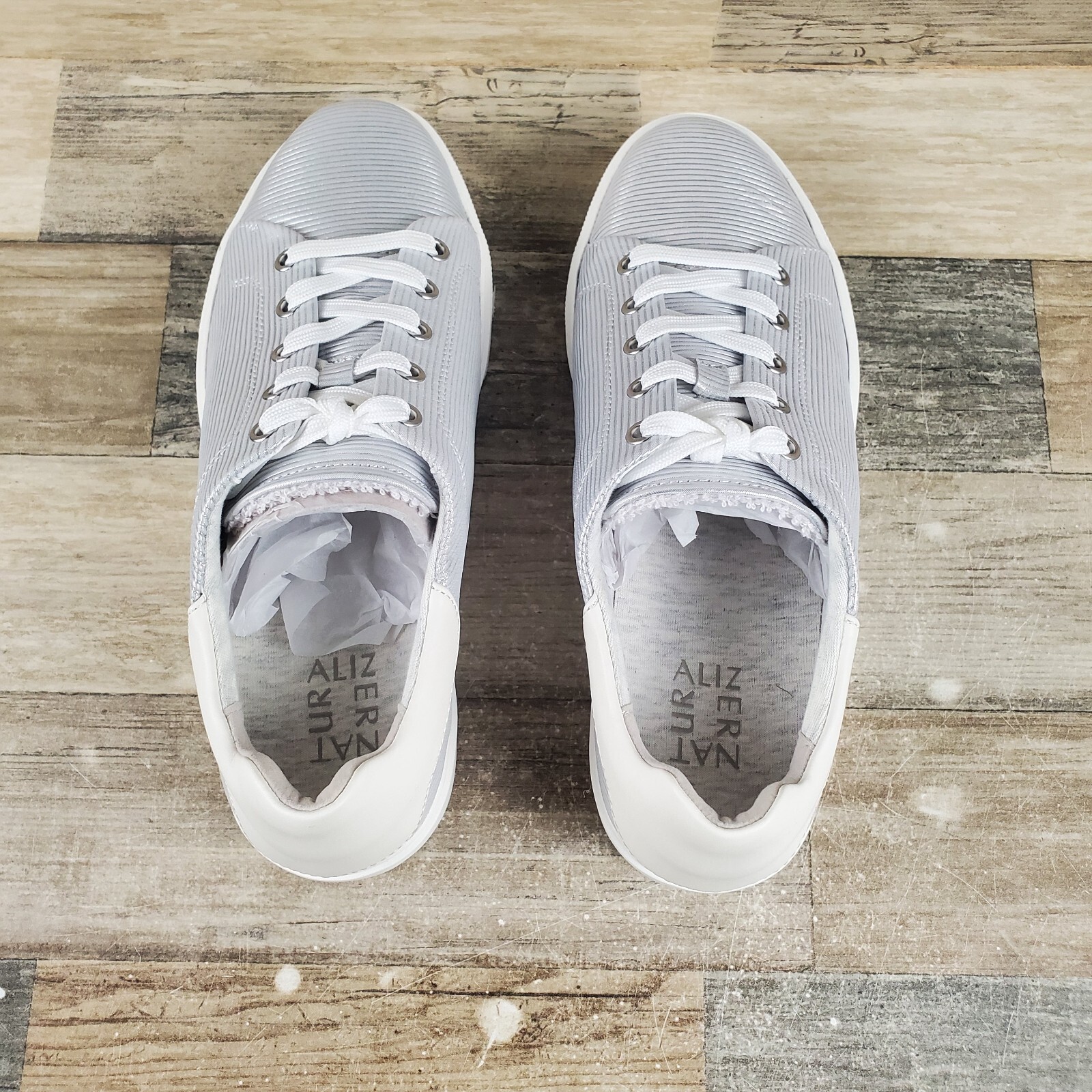 Naturalizer Morrison 2.0 Womens Sneaker Sz 8.5 W Silver Lace Up Low Top Casual